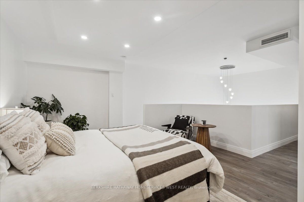 185 Robinson St, unit 417 for sale - image #23