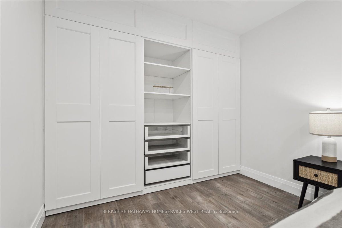 185 Robinson St, unit 417 for sale - image #24