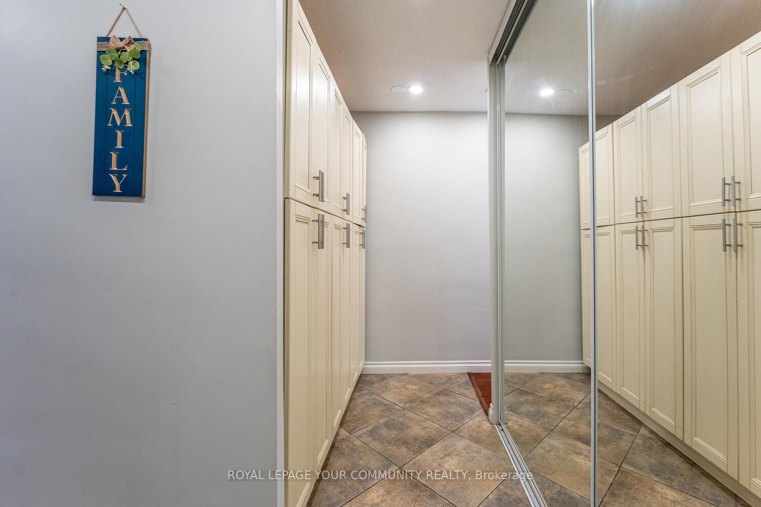 15 Elizabeth St N, unit 704 for sale - image #7