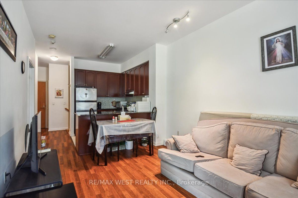 220 Forum Dr, unit Th#111 for sale - image #4