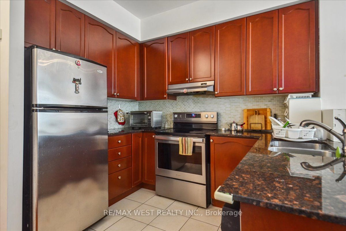 220 Forum Dr, unit Th#111 for sale