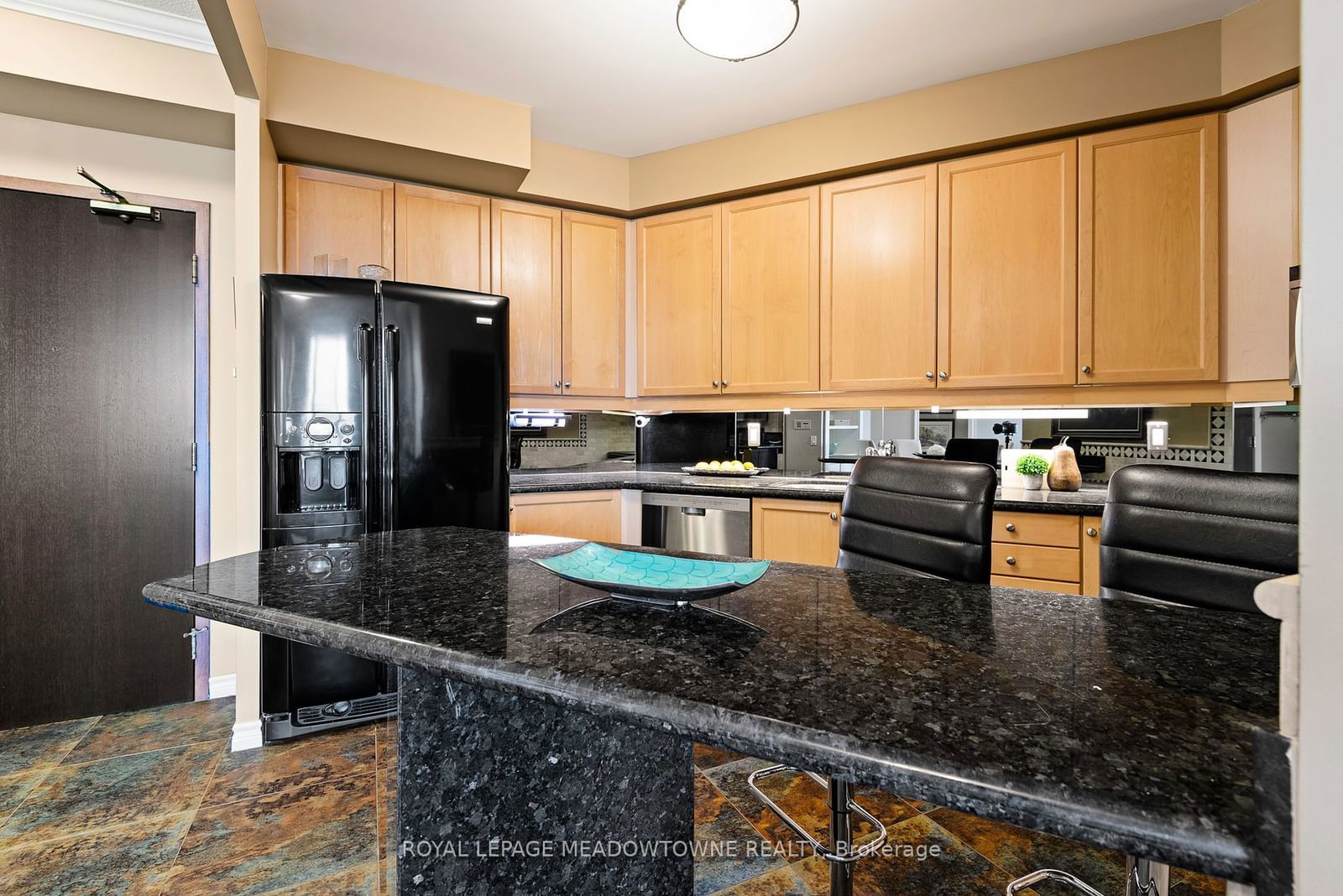 1 Belvedere Crt, unit 806 for sale - image #8