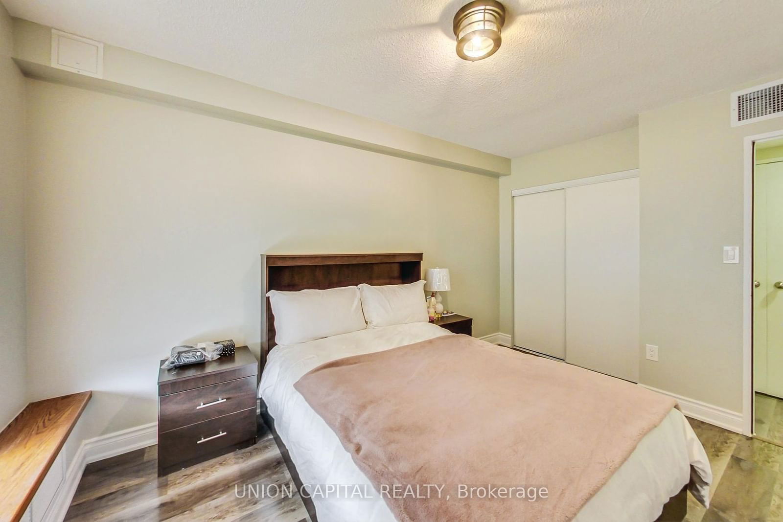 345 Driftwood Ave, unit 910 for sale - image #20