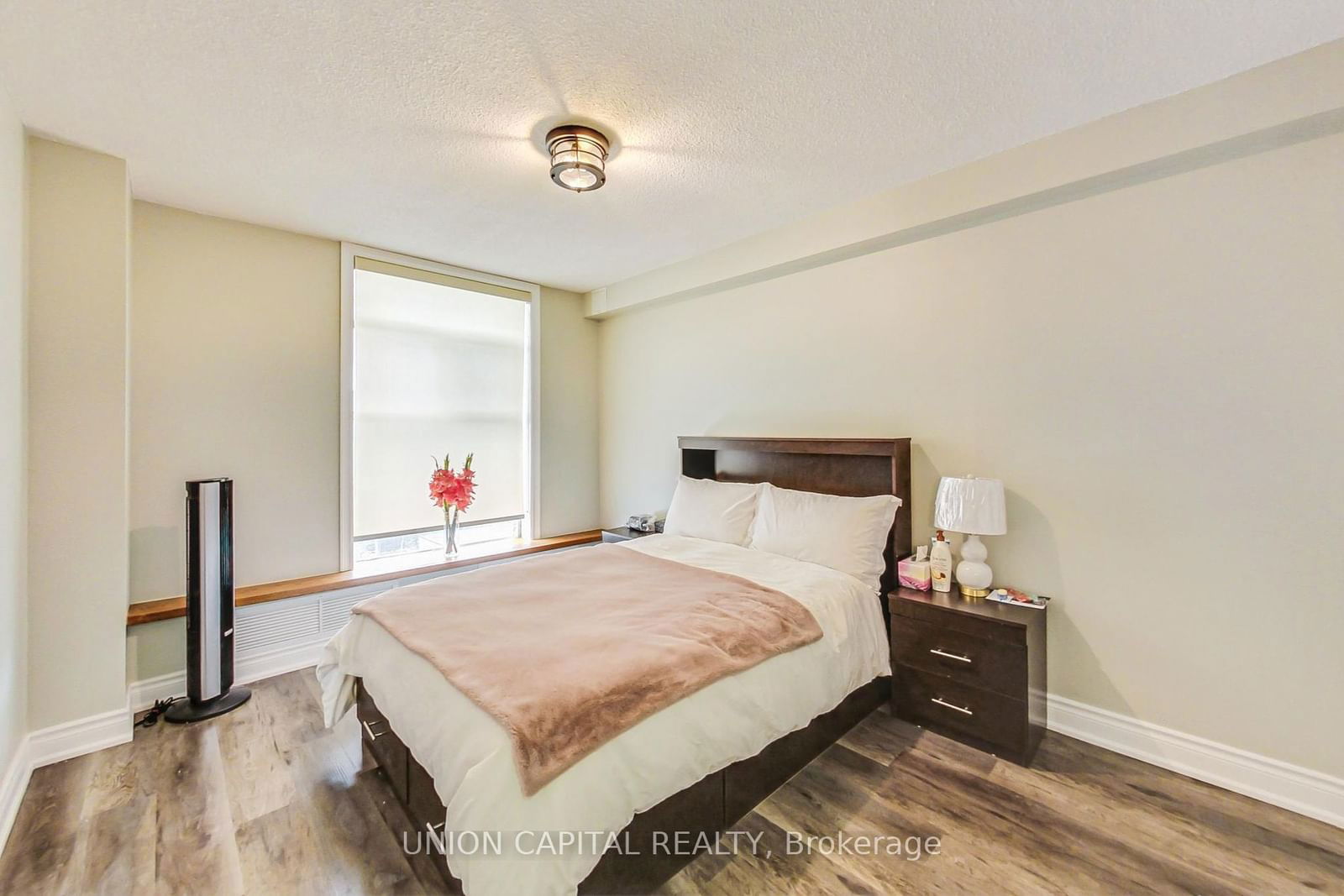 345 Driftwood Ave, unit 910 for sale - image #21