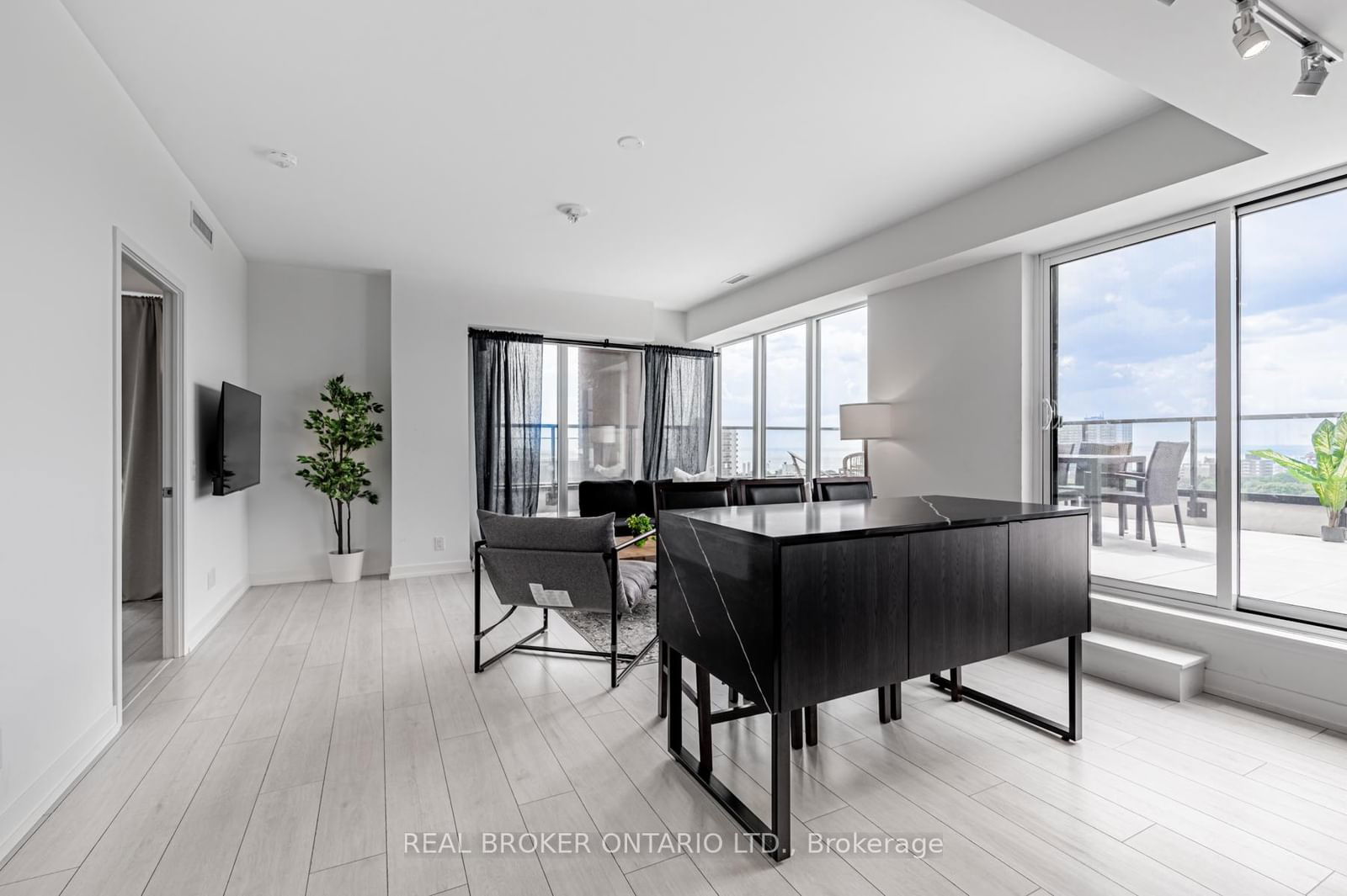 270 Dufferin St, unit 1213 for sale - image #6