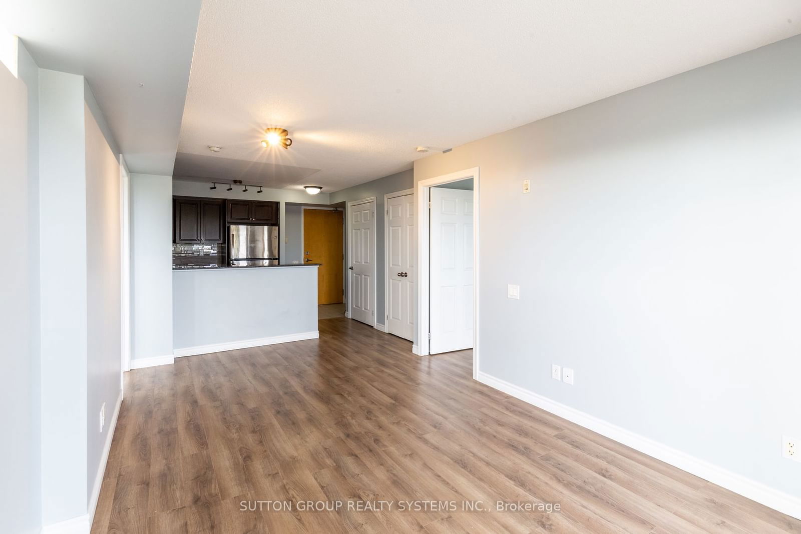 1040 The Queensway, unit 509 for rent - image #3