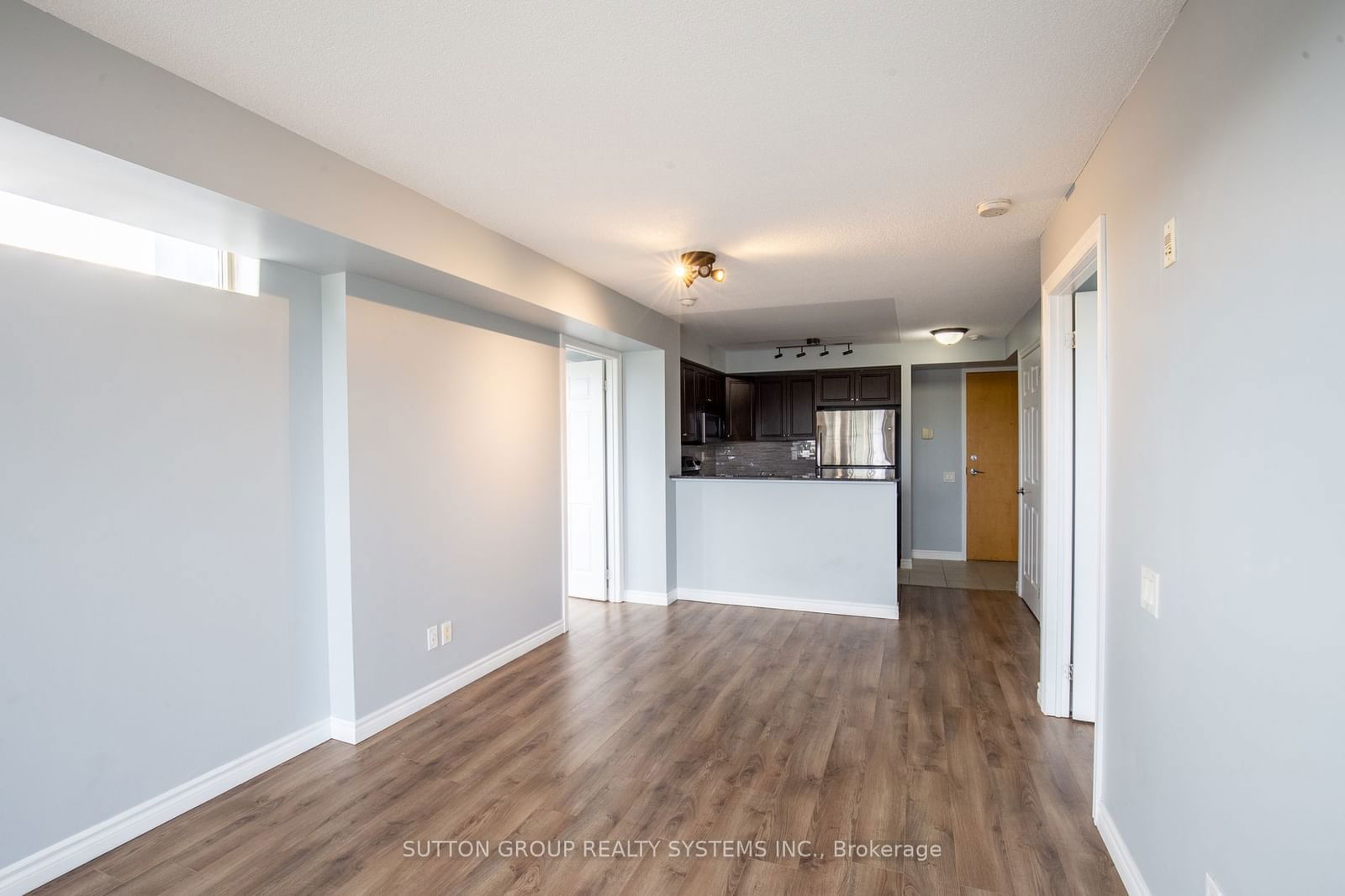 1040 The Queensway, unit 509 for rent