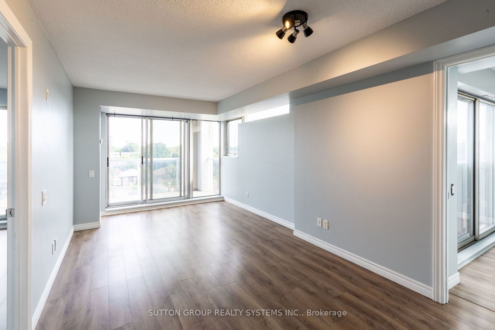 1040 The Queensway, unit 509 for rent - image #6