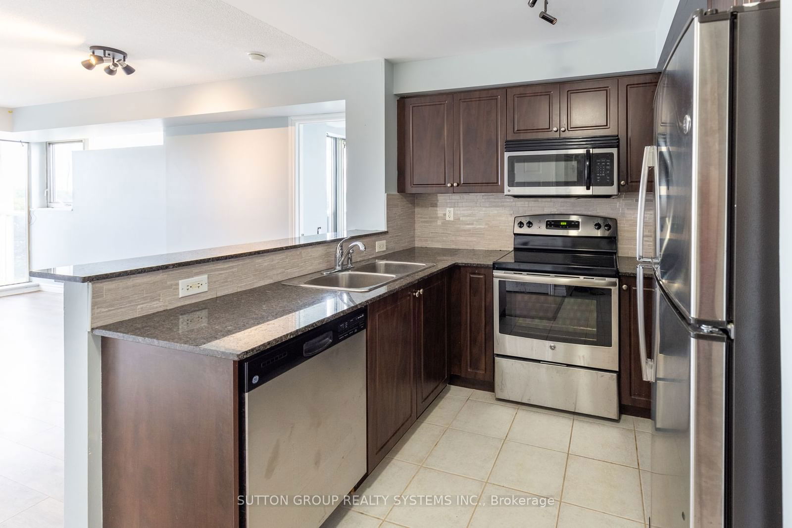 1040 The Queensway, unit 509 for rent - image #7