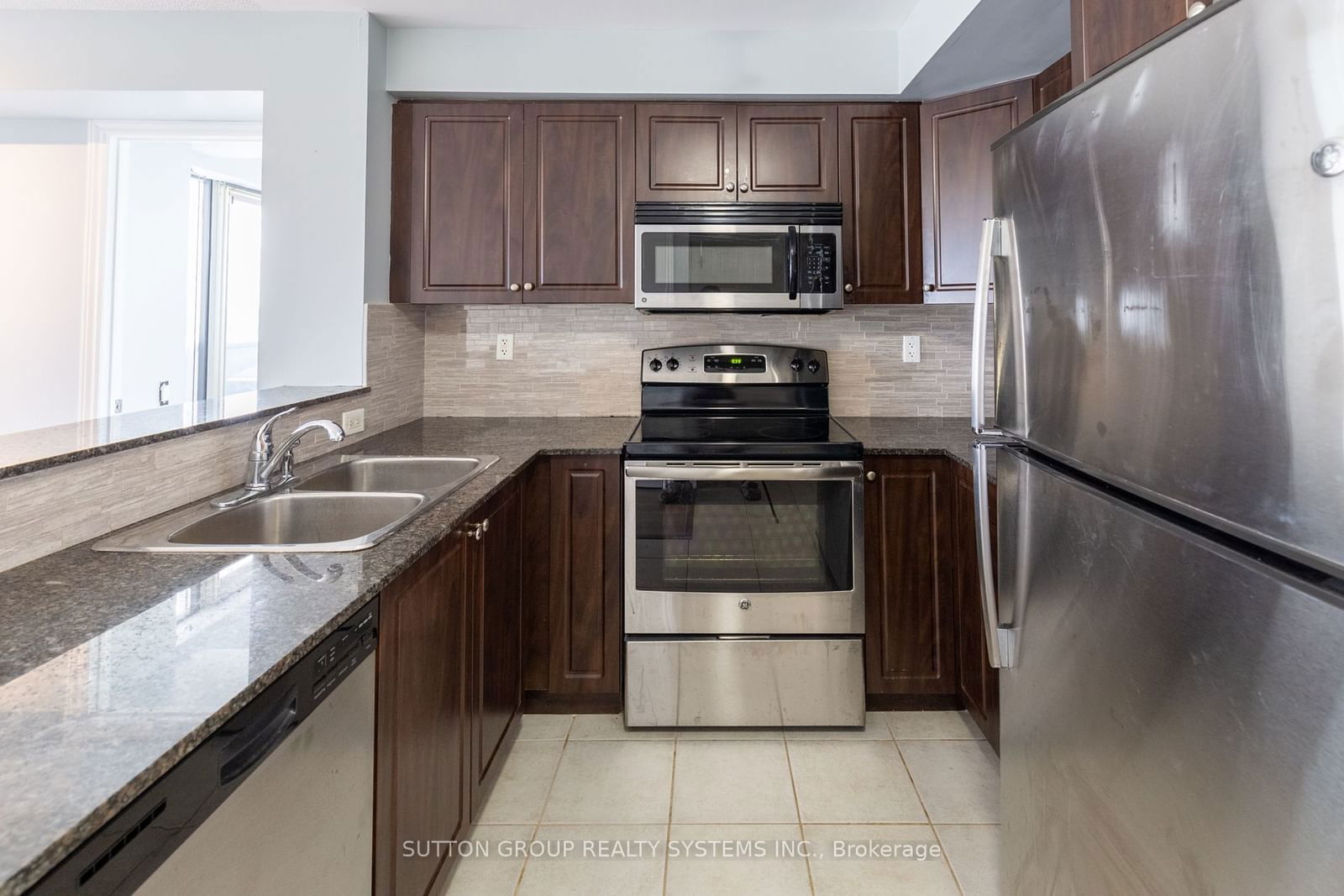 1040 The Queensway, unit 509 for rent - image #8