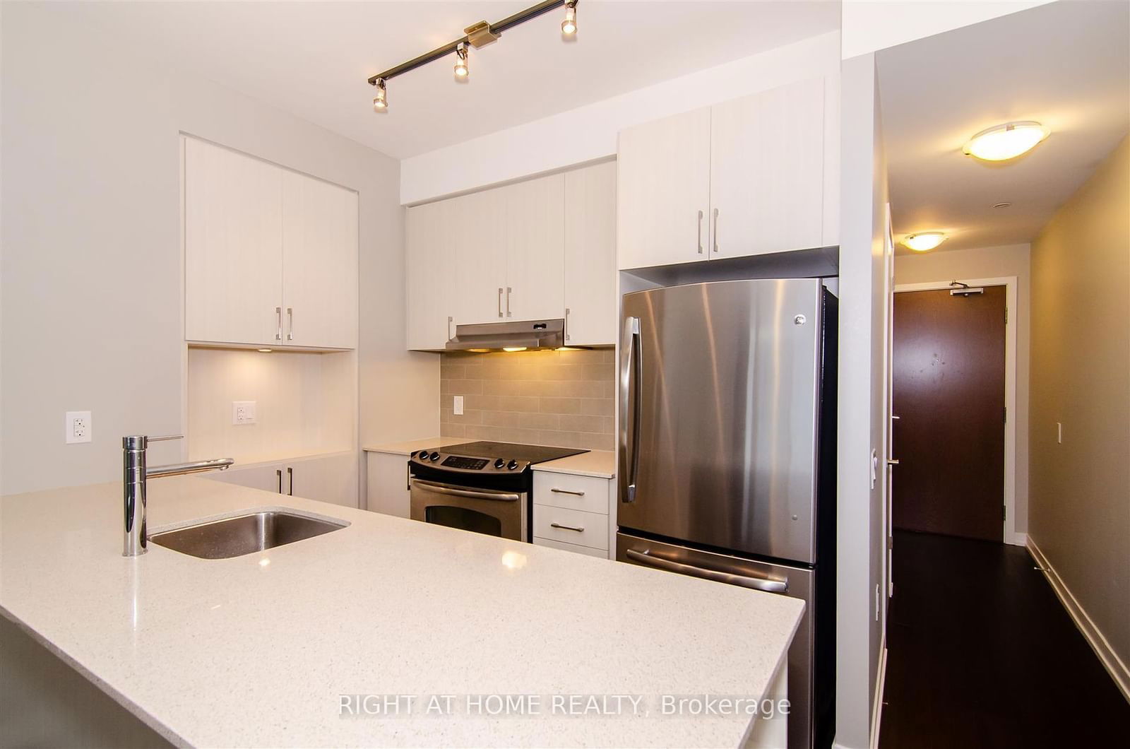 2560 Eglinton Ave W, unit 1812 for rent - image #5