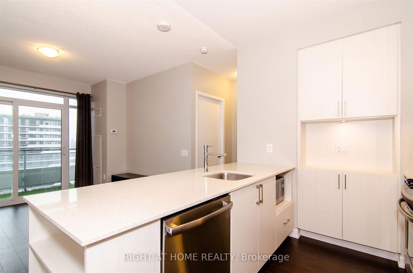 2560 Eglinton Ave W, unit 1812 for rent - image #6