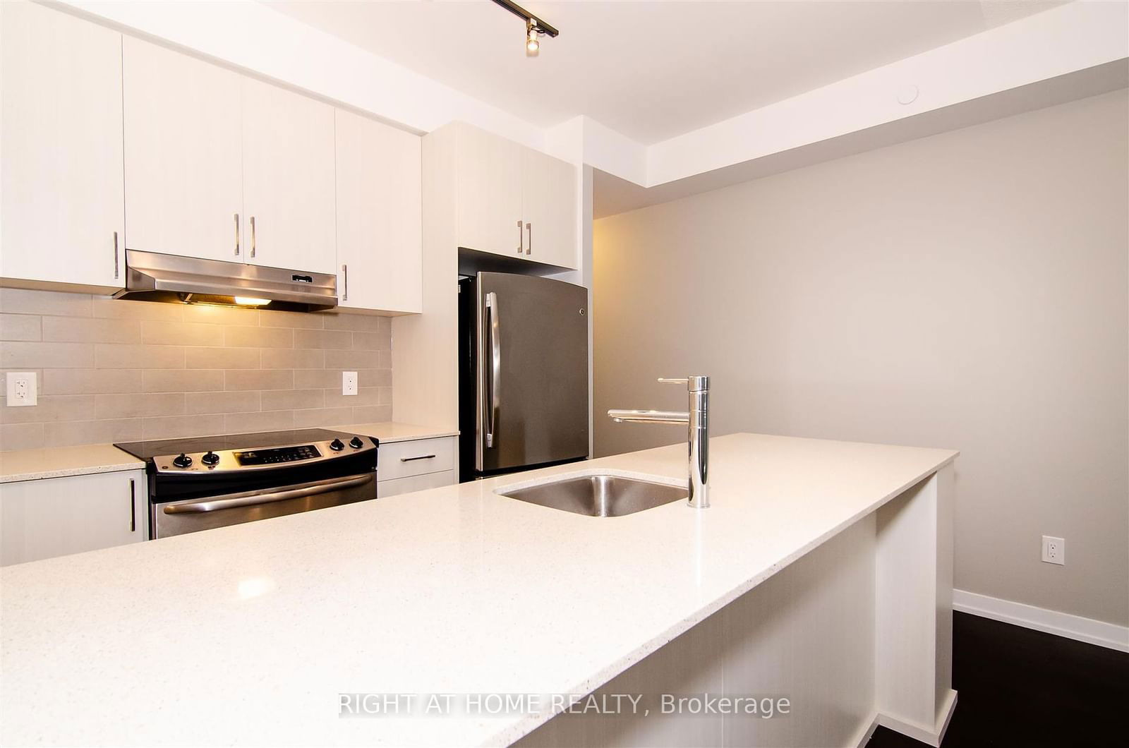 2560 Eglinton Ave W, unit 1812 for rent - image #7