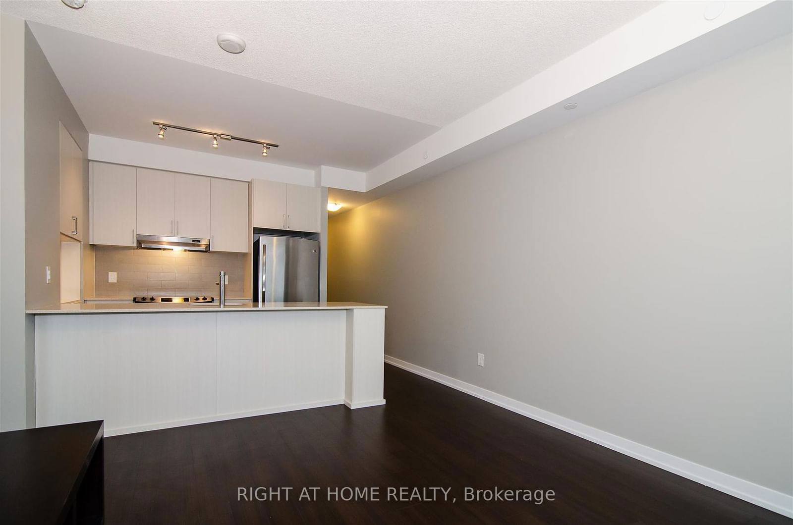 2560 Eglinton Ave W, unit 1812 for rent - image #8