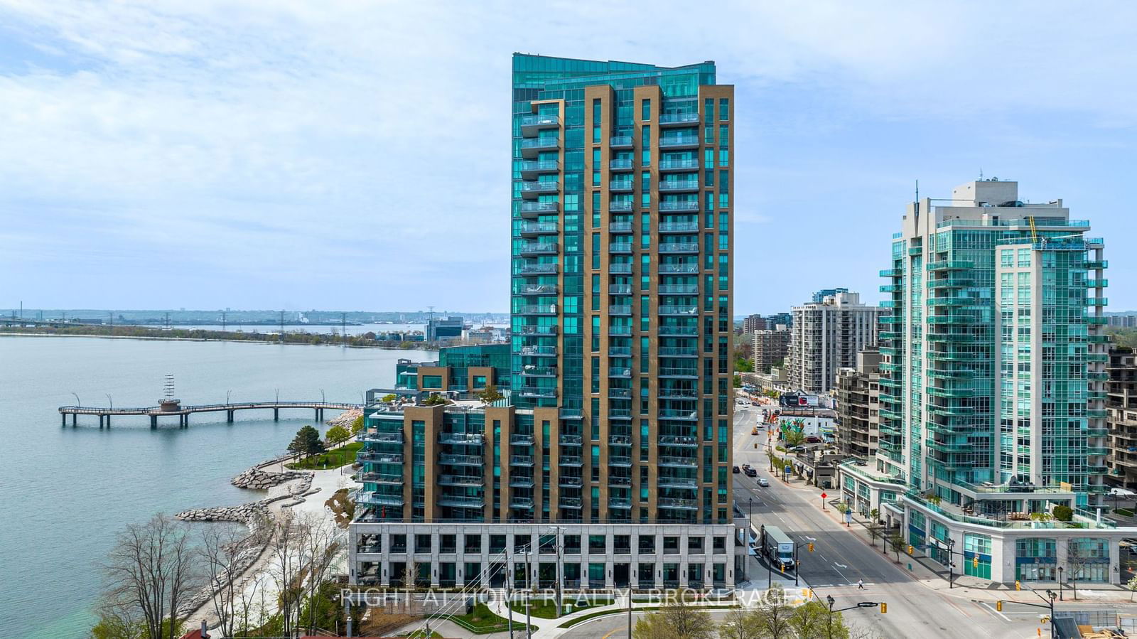 2060 Lakeshore Rd, unit 704 for sale - image #2