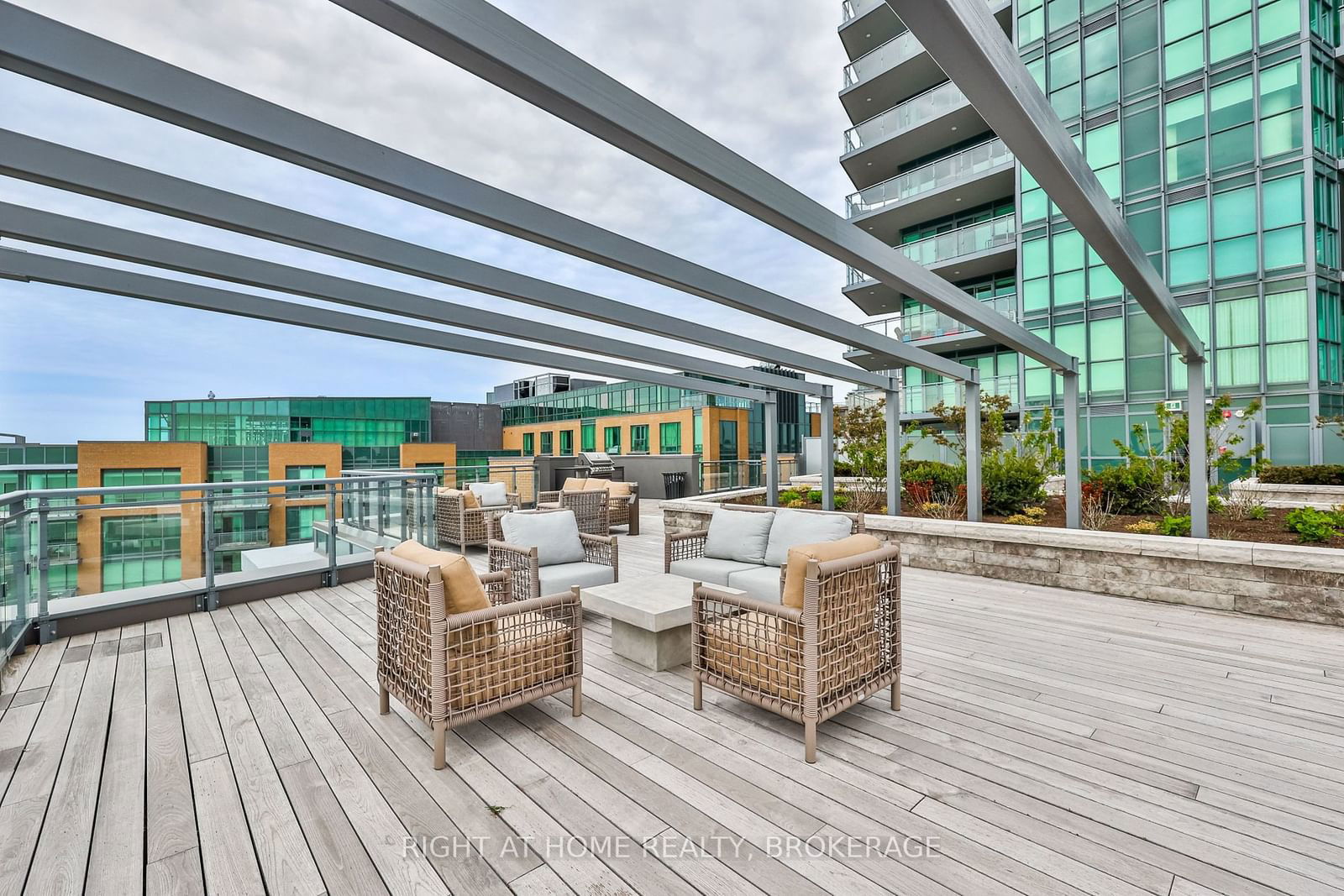 2060 Lakeshore Rd, unit 704 for sale - image #4