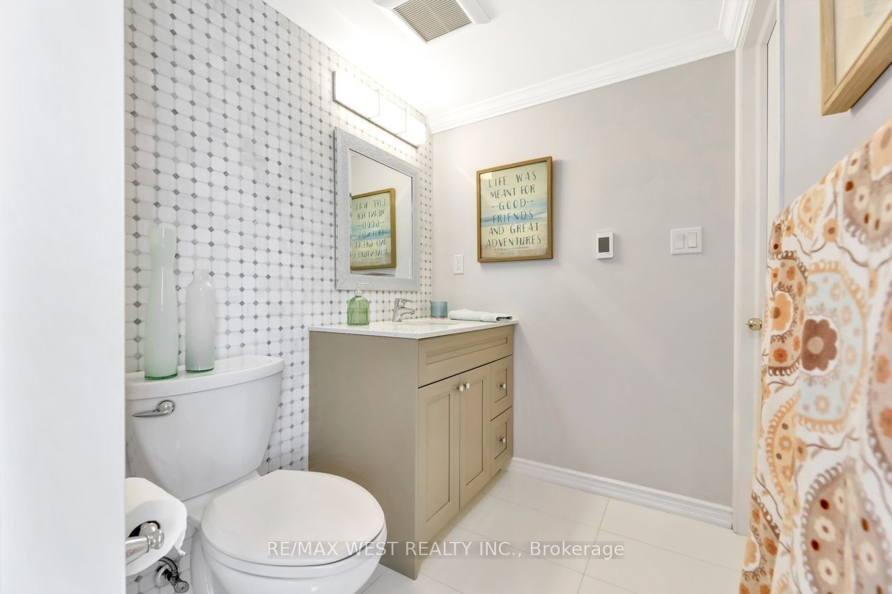 1225 North Shore Blvd E, unit 301 for sale - image #28