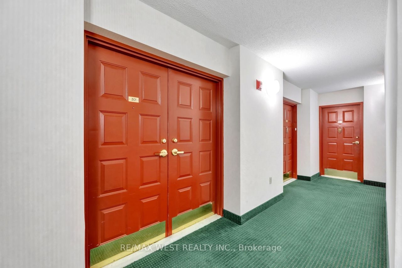 1225 North Shore Blvd E, unit 301 for sale - image #3