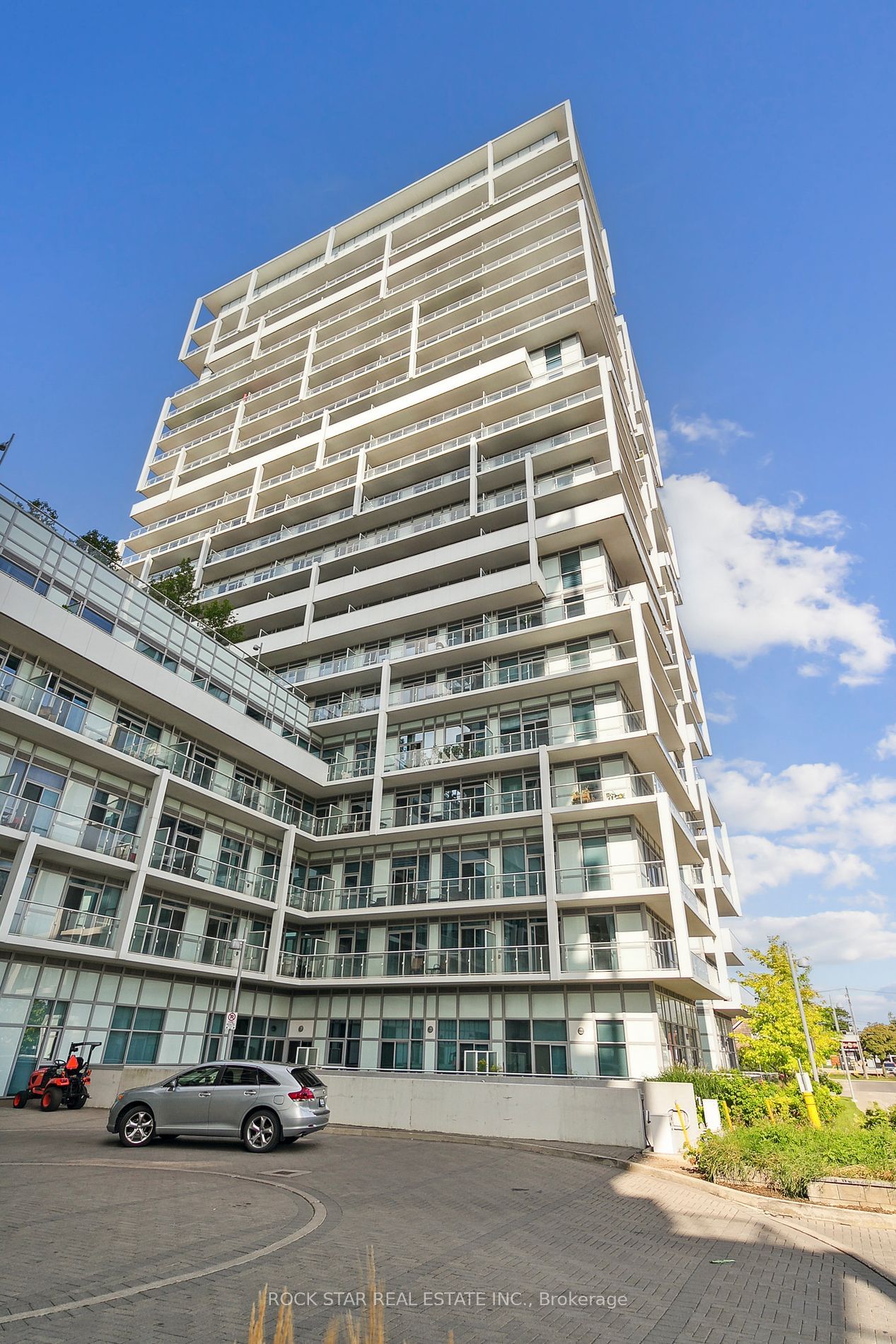 65 Speers Rd, unit 705 for sale - image #2