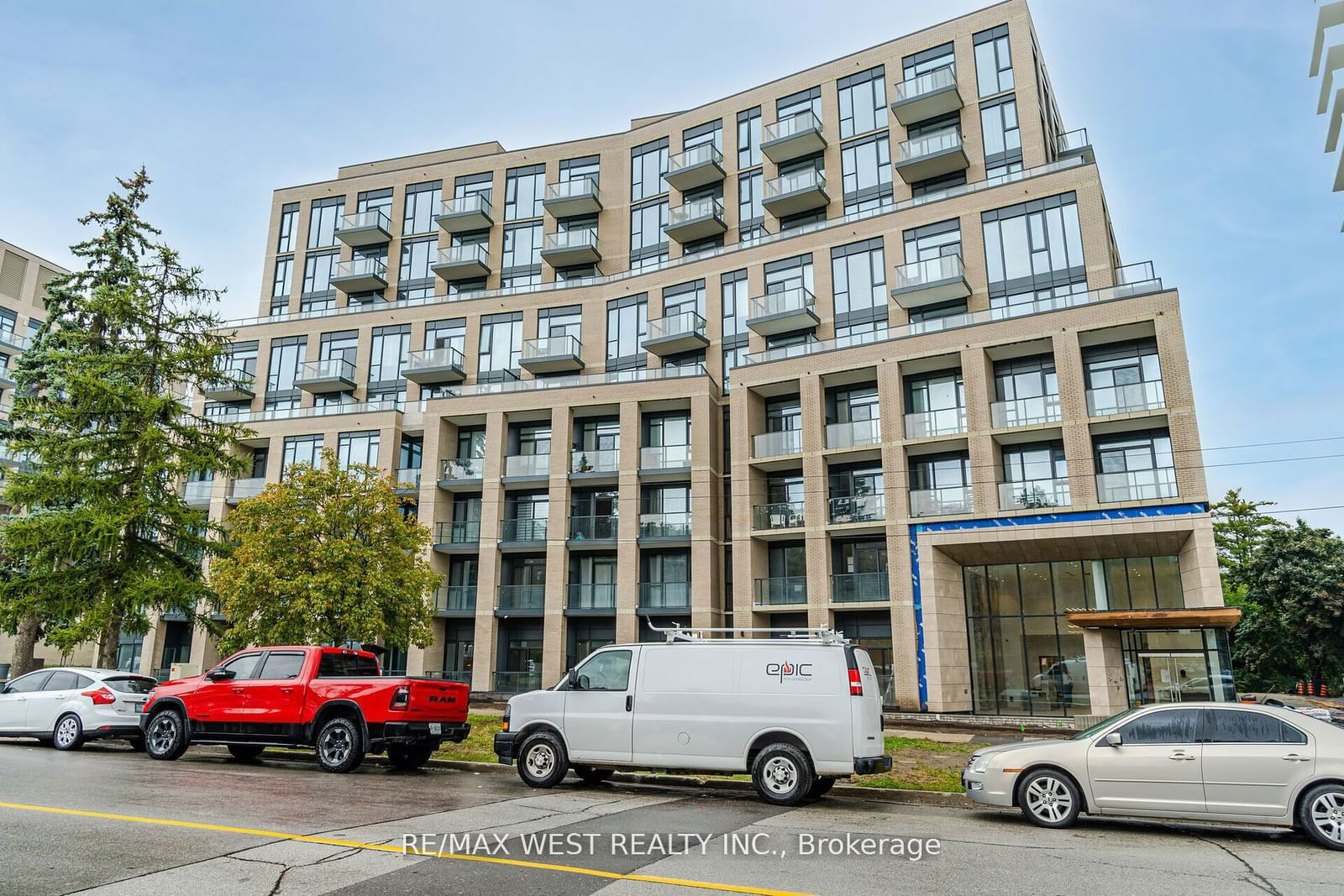 293 The Kingsway, unit PH 904 for sale - image #2