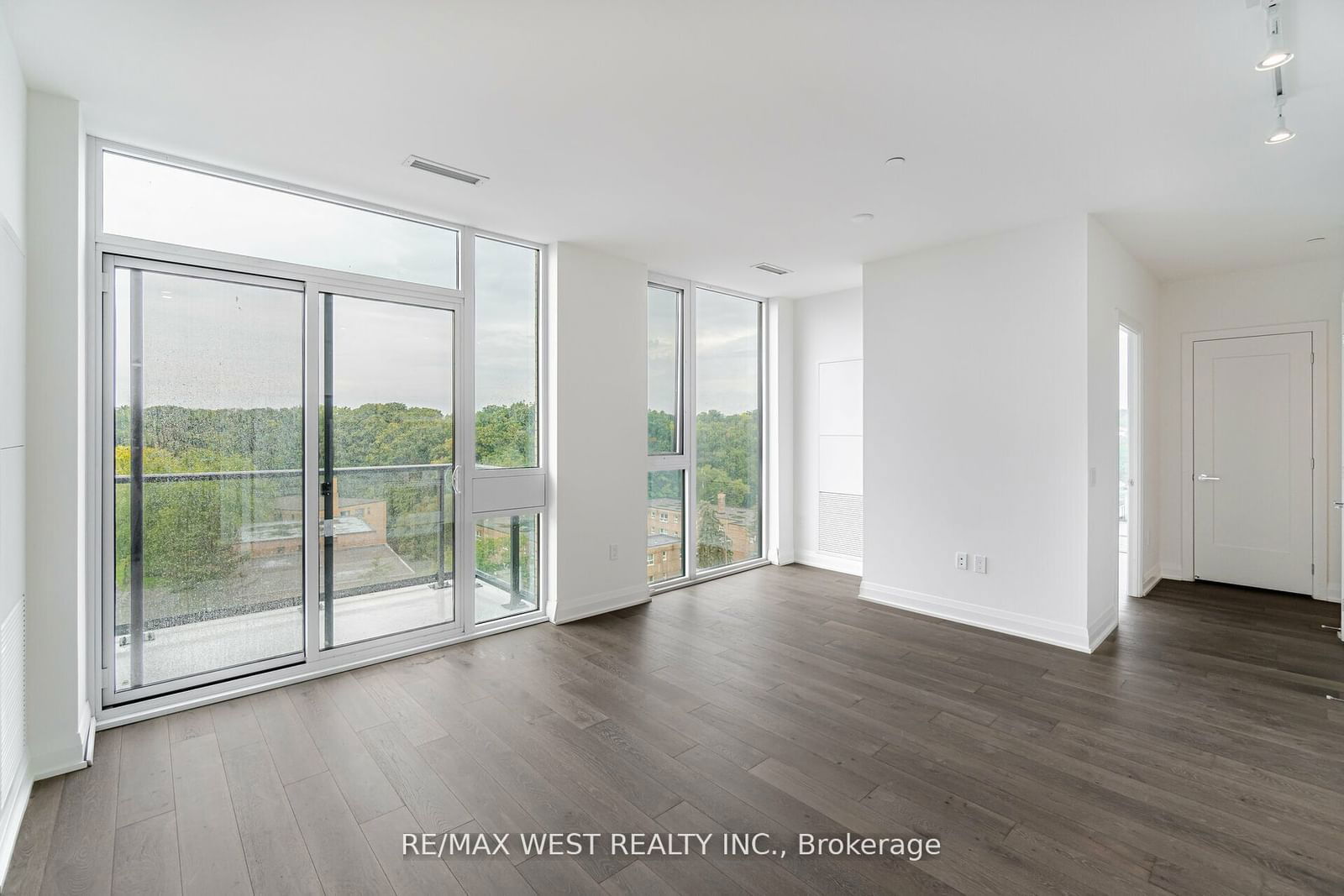 293 The Kingsway, unit PH 904 for sale - image #8