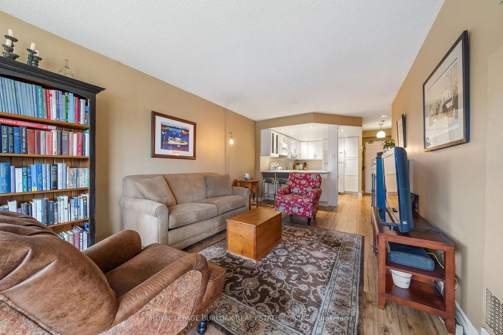 1270 Maple Crossing Blvd, unit 204 for sale - image #11