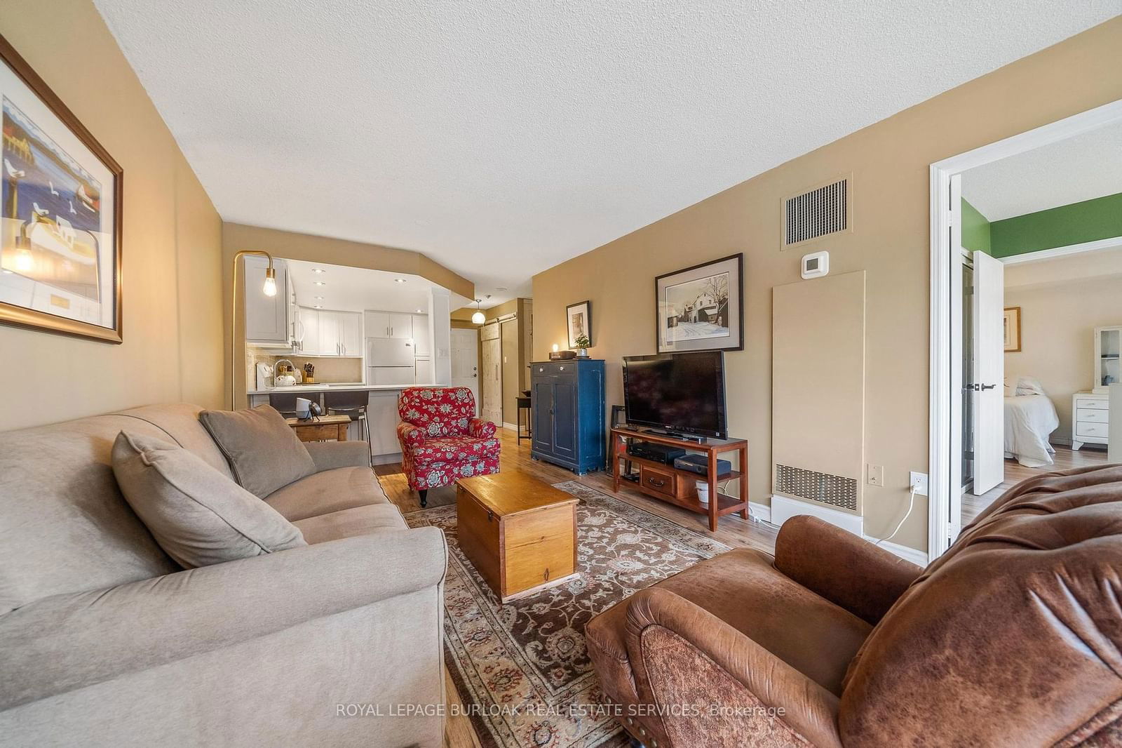 1270 Maple Crossing Blvd, unit 204 for sale - image #12