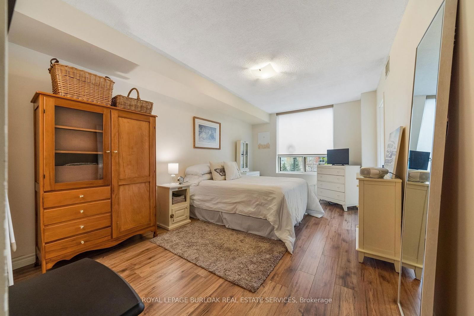 1270 Maple Crossing Blvd, unit 204 for sale - image #20