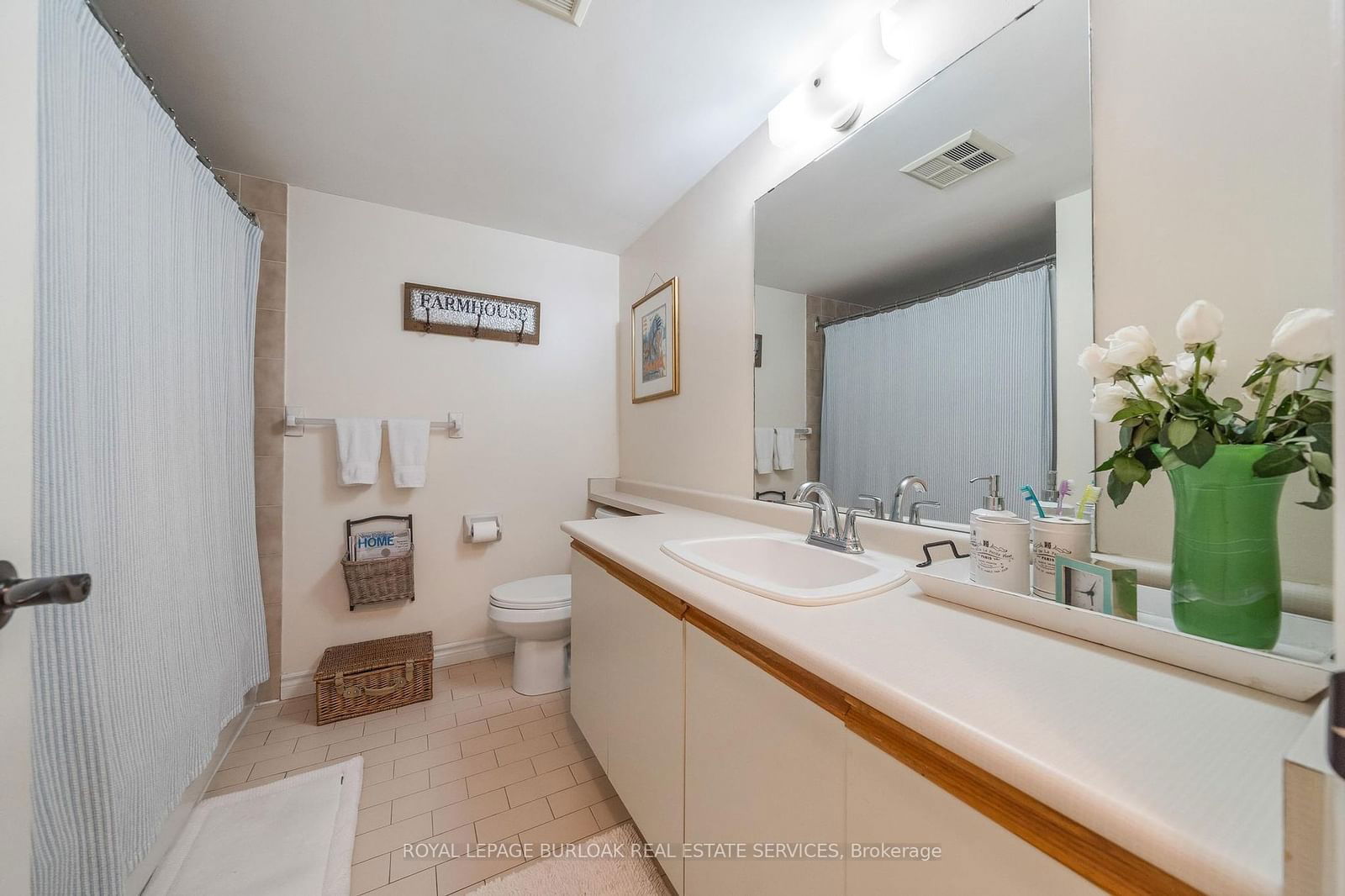 1270 Maple Crossing Blvd, unit 204 for sale - image #25