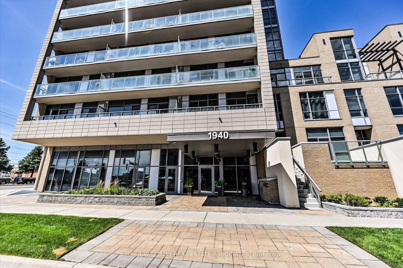 1940 Ironstone Dr, unit 225 for sale - image #3