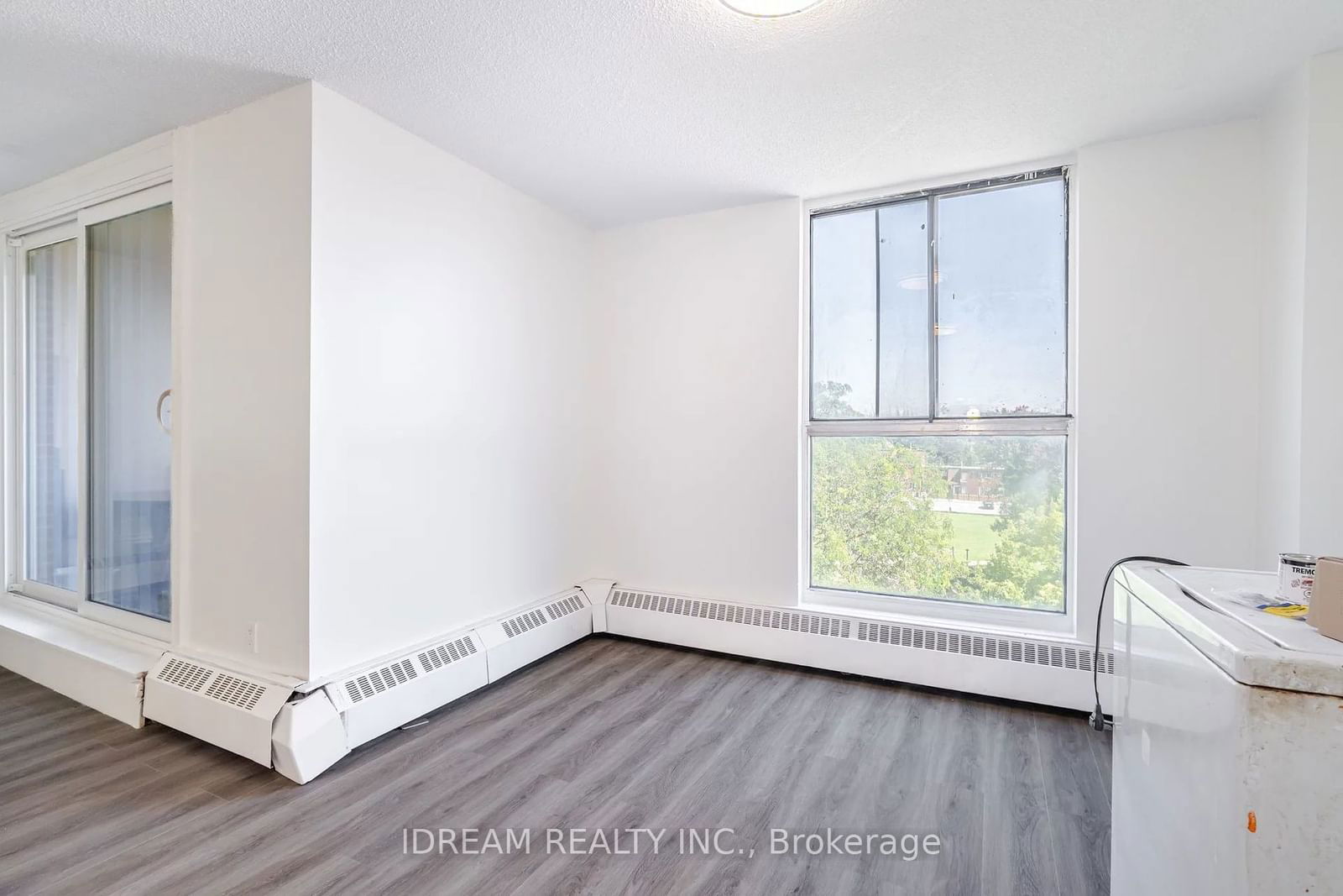 4673 Jane St, unit 517 for sale