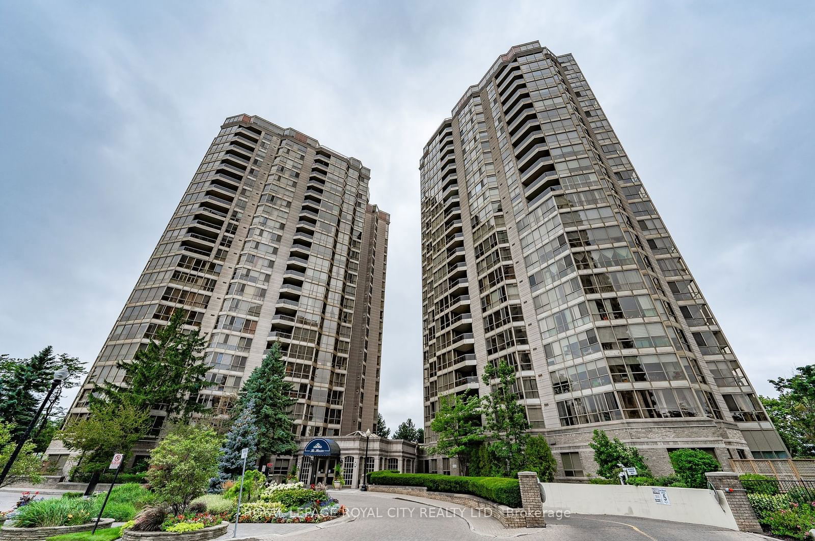 55 Kingsbridge Garden Circ, unit 406 for sale