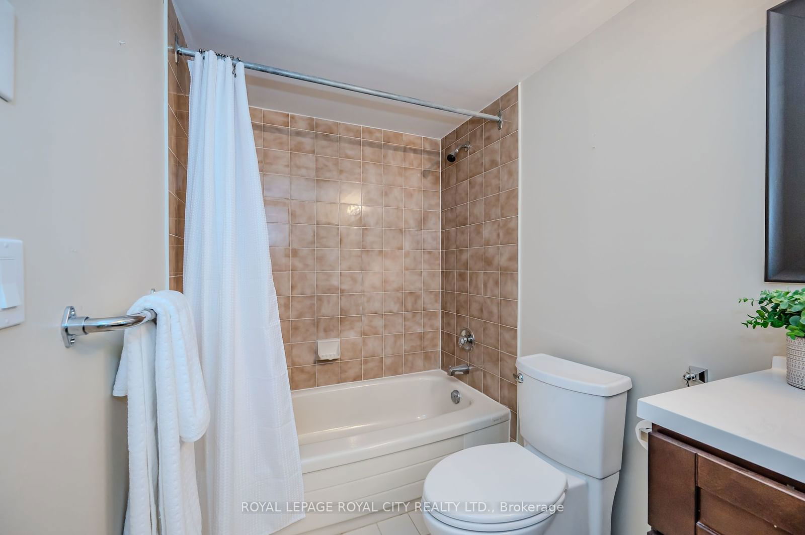 55 Kingsbridge Garden Circ, unit 406 for sale - image #25