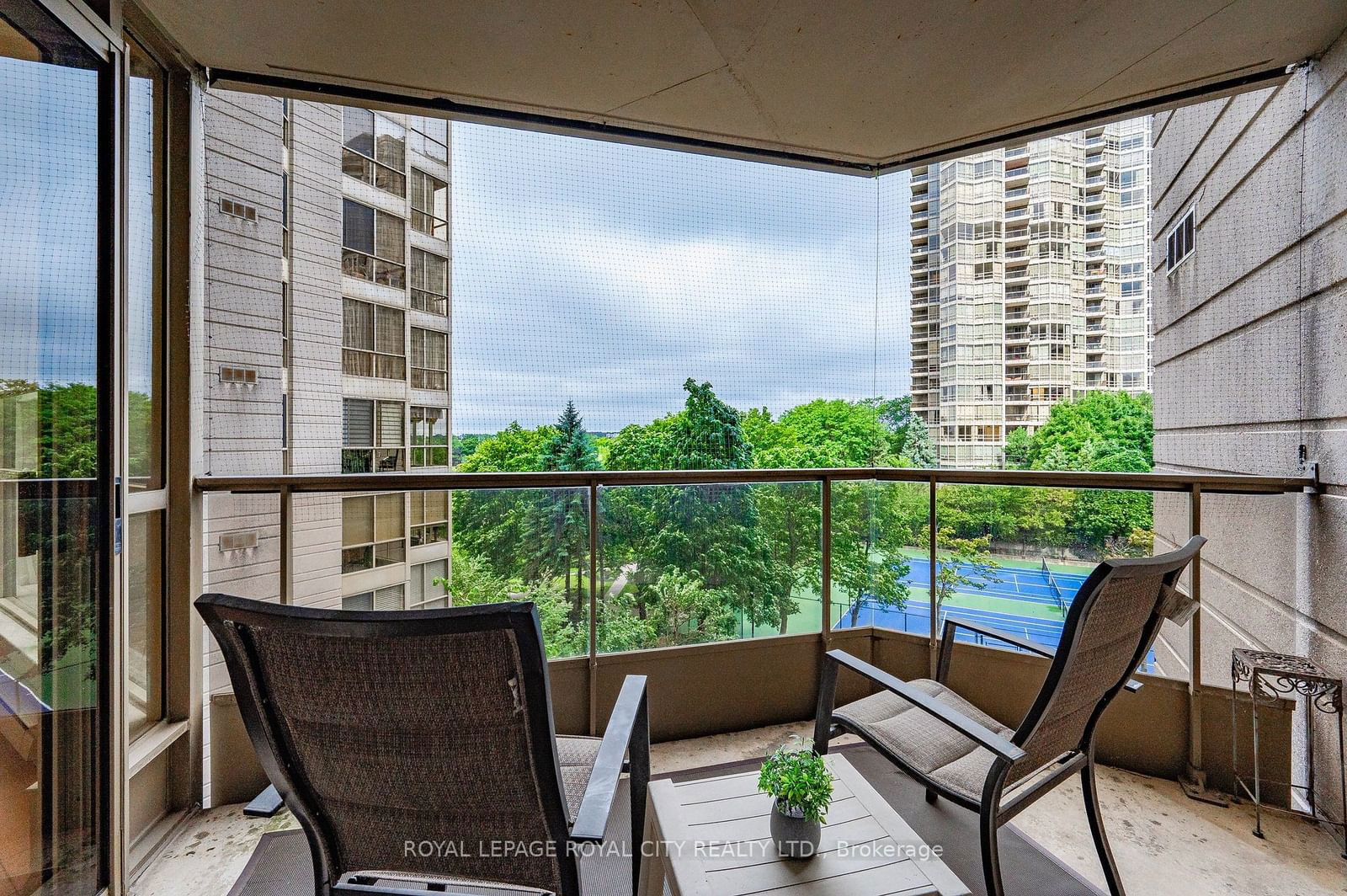 55 Kingsbridge Garden Circ, unit 406 for sale