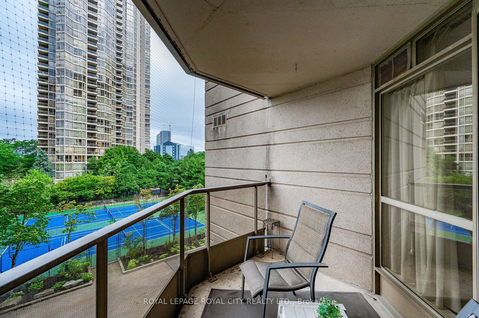 55 Kingsbridge Garden Circ, unit 406 for sale