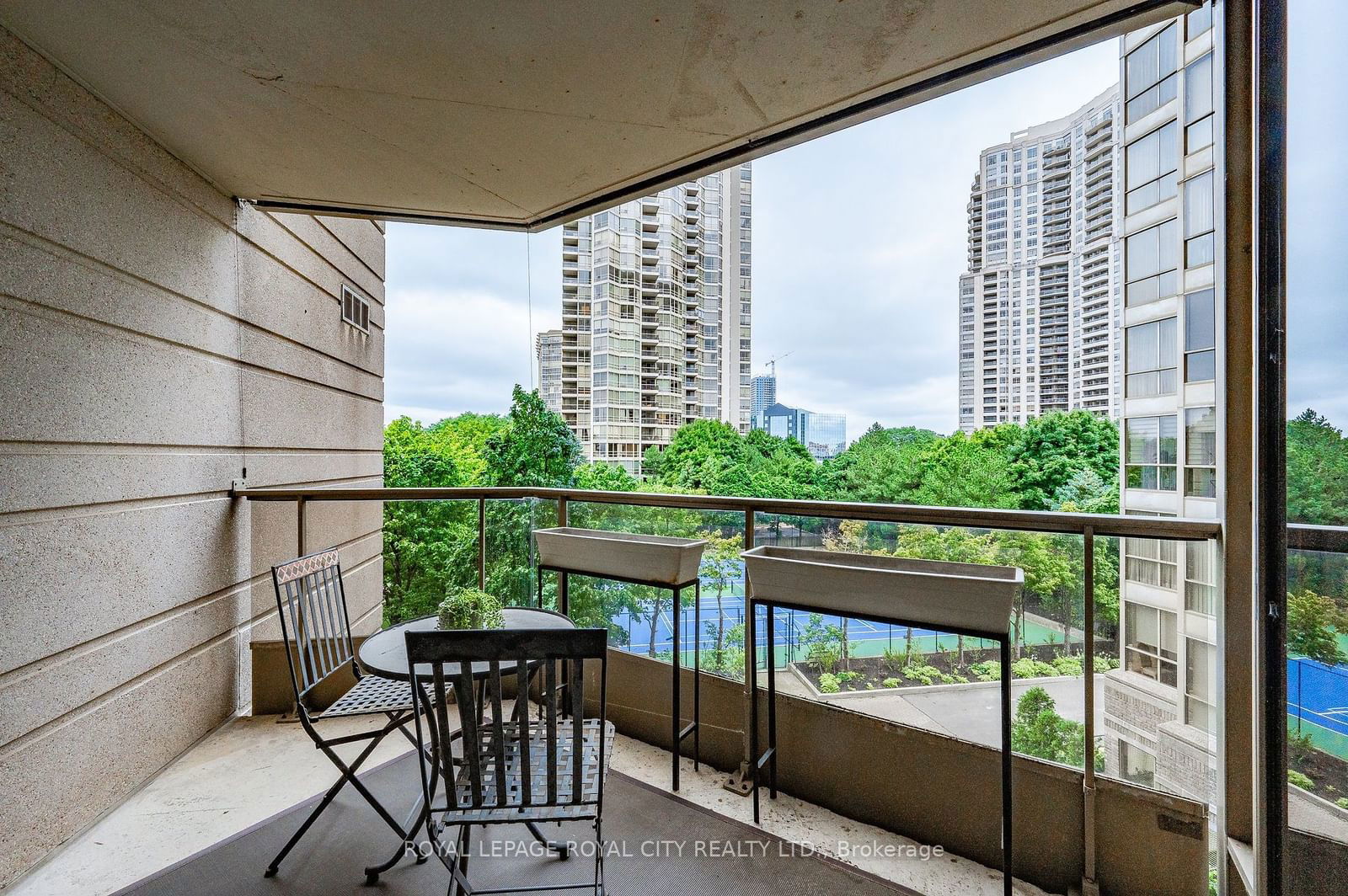 55 Kingsbridge Garden Circ, unit 406 for sale