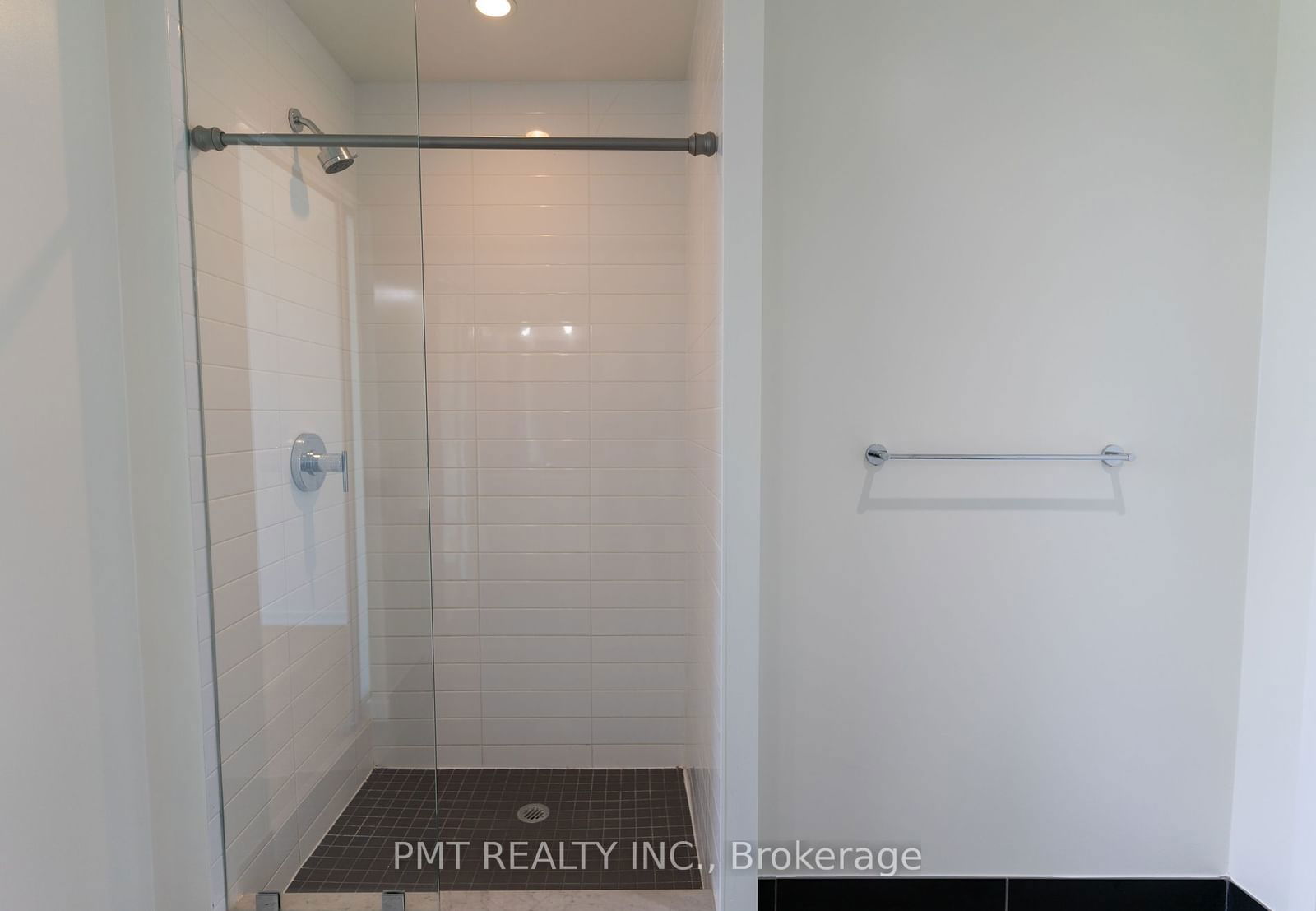 105 The Queensway, unit 3311 for rent