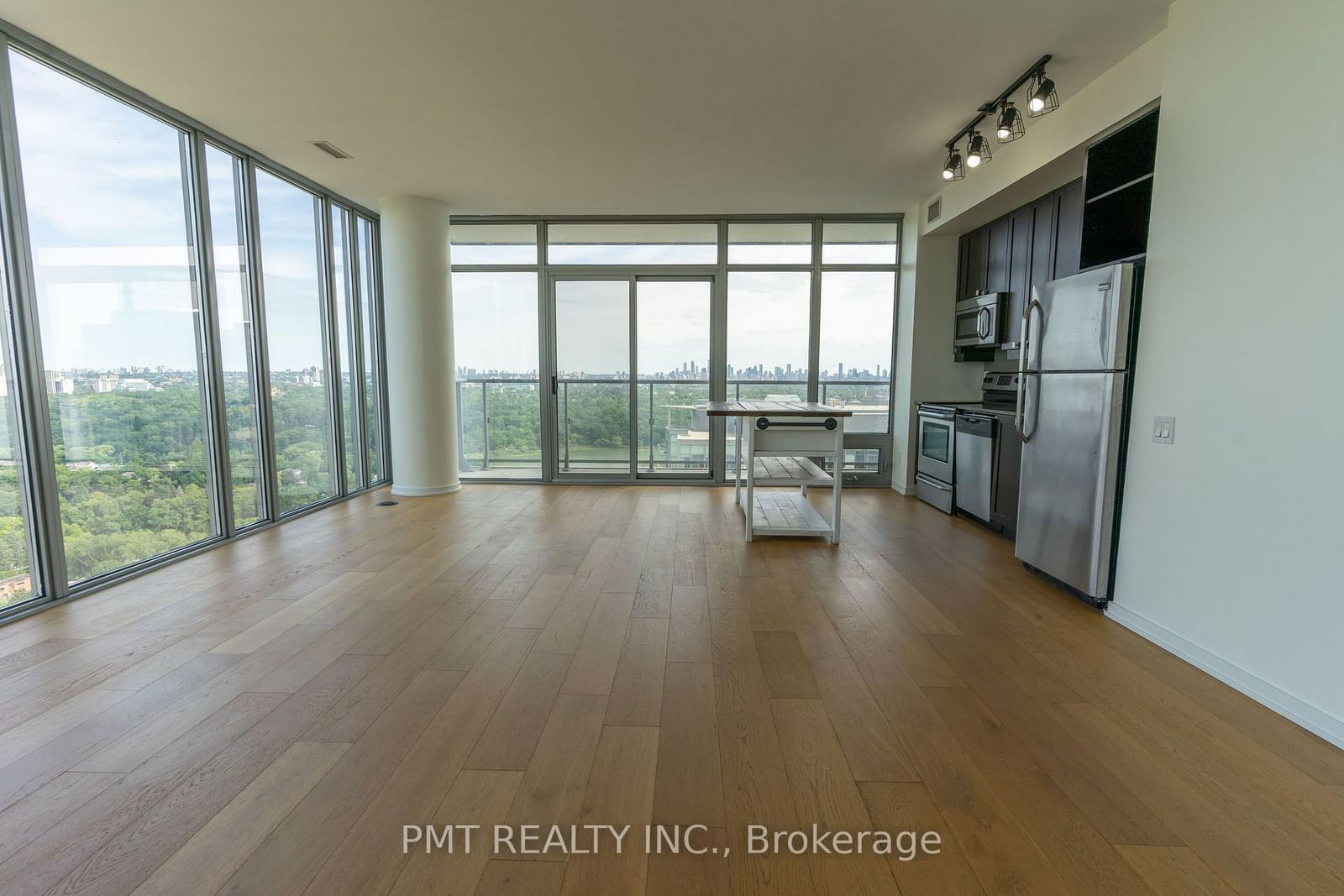 105 The Queensway, unit 3311 for rent