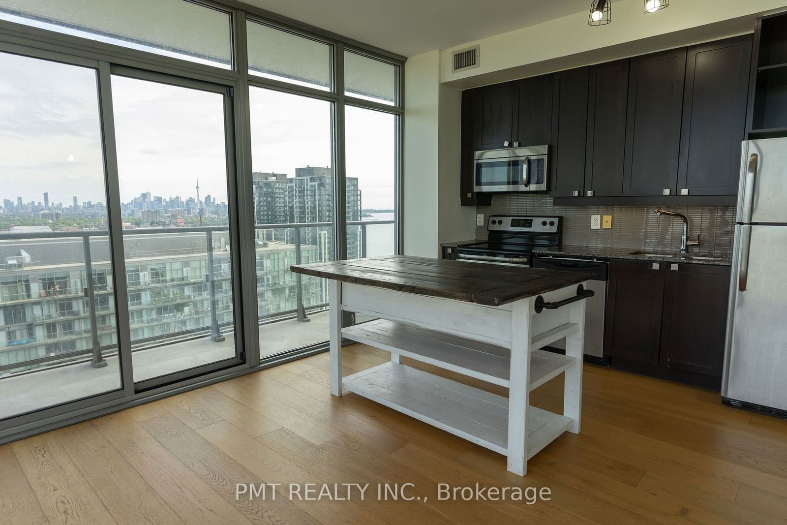 105 The Queensway, unit 3311 for rent