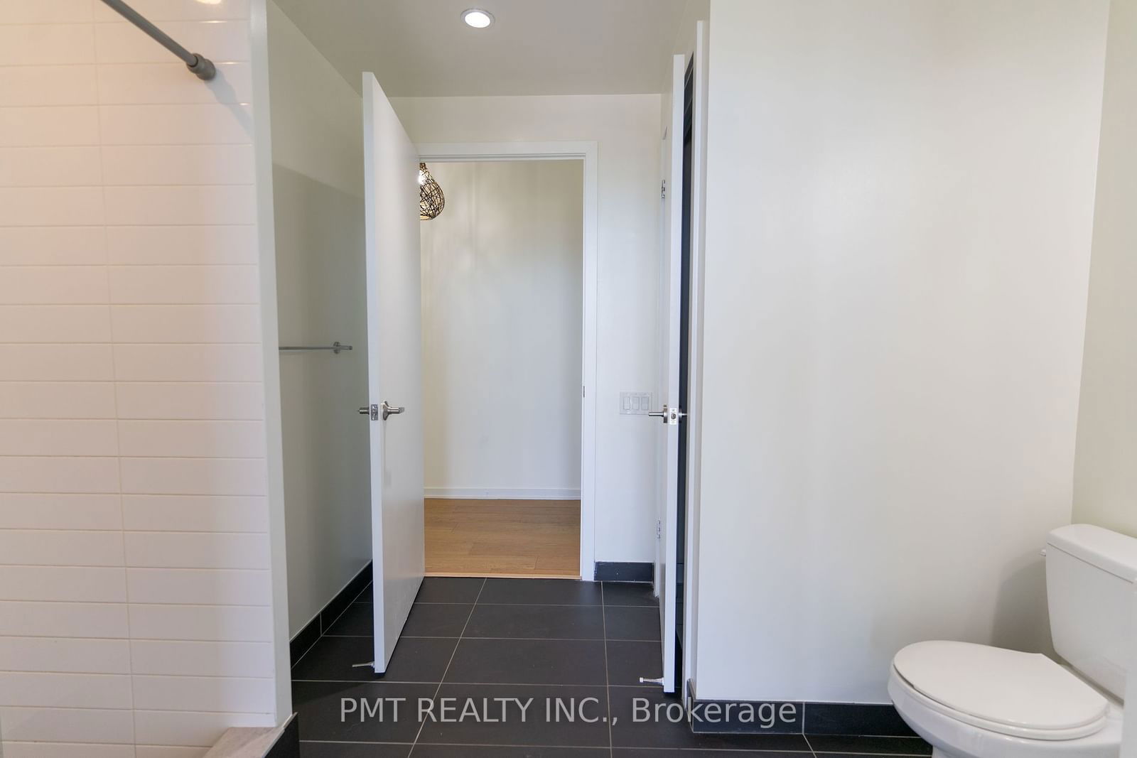 105 The Queensway, unit 3311 for rent