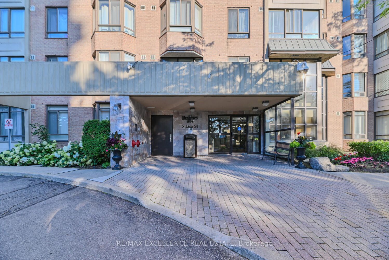 5 Lisa St, unit 1002 for sale - image #3