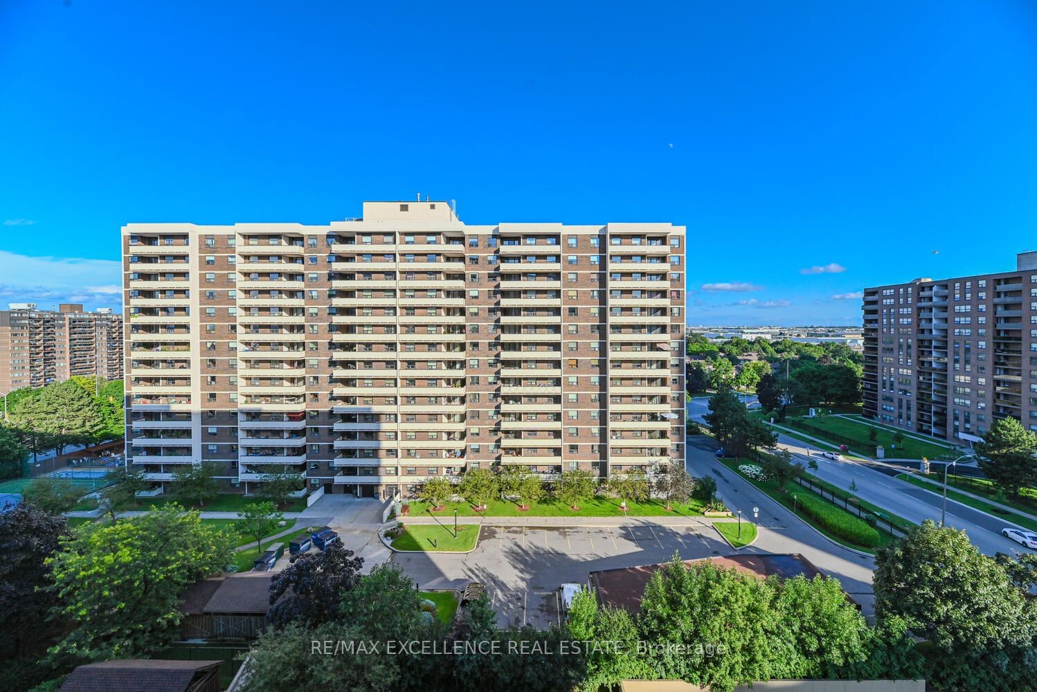 5 Lisa St, unit 1002 for sale - image #37