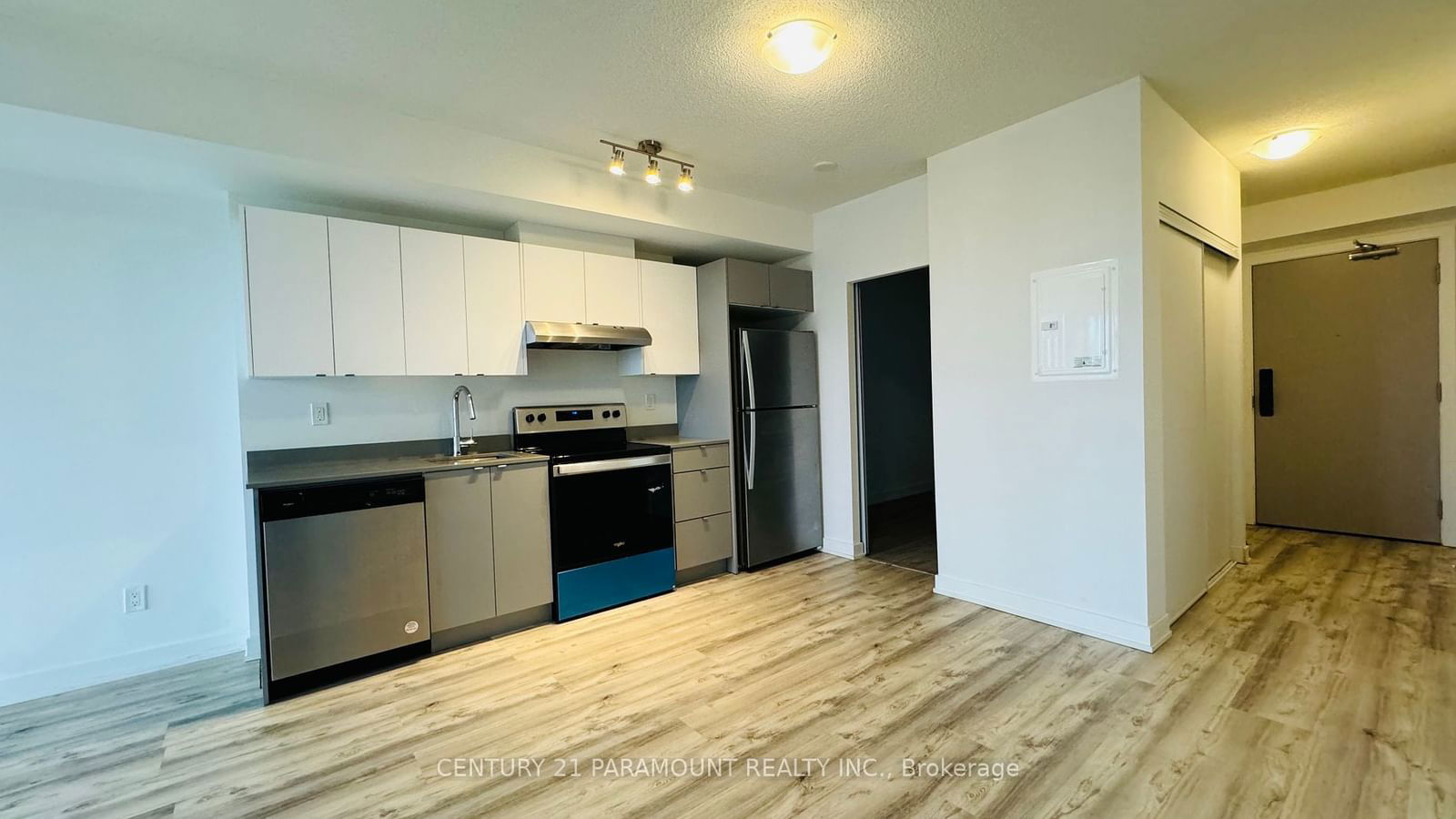 3200 Dakota Common, unit B208 for sale - image #6