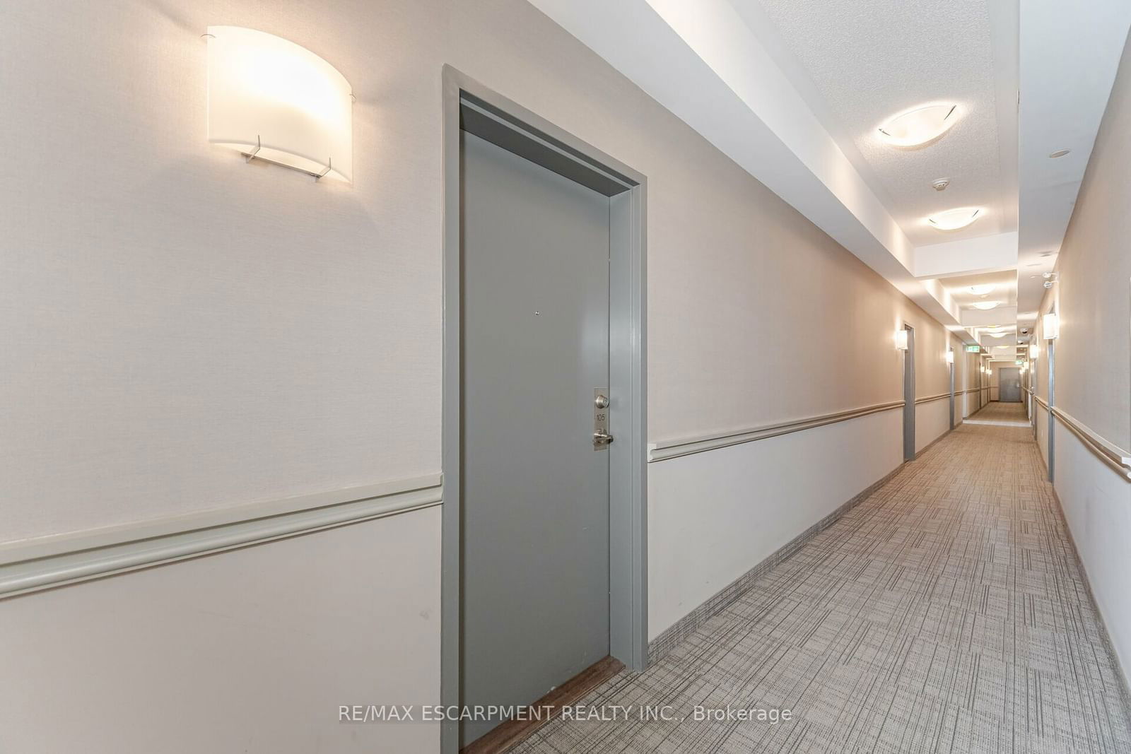 54 Sky Harbour Dr, unit 105 for sale - image #5