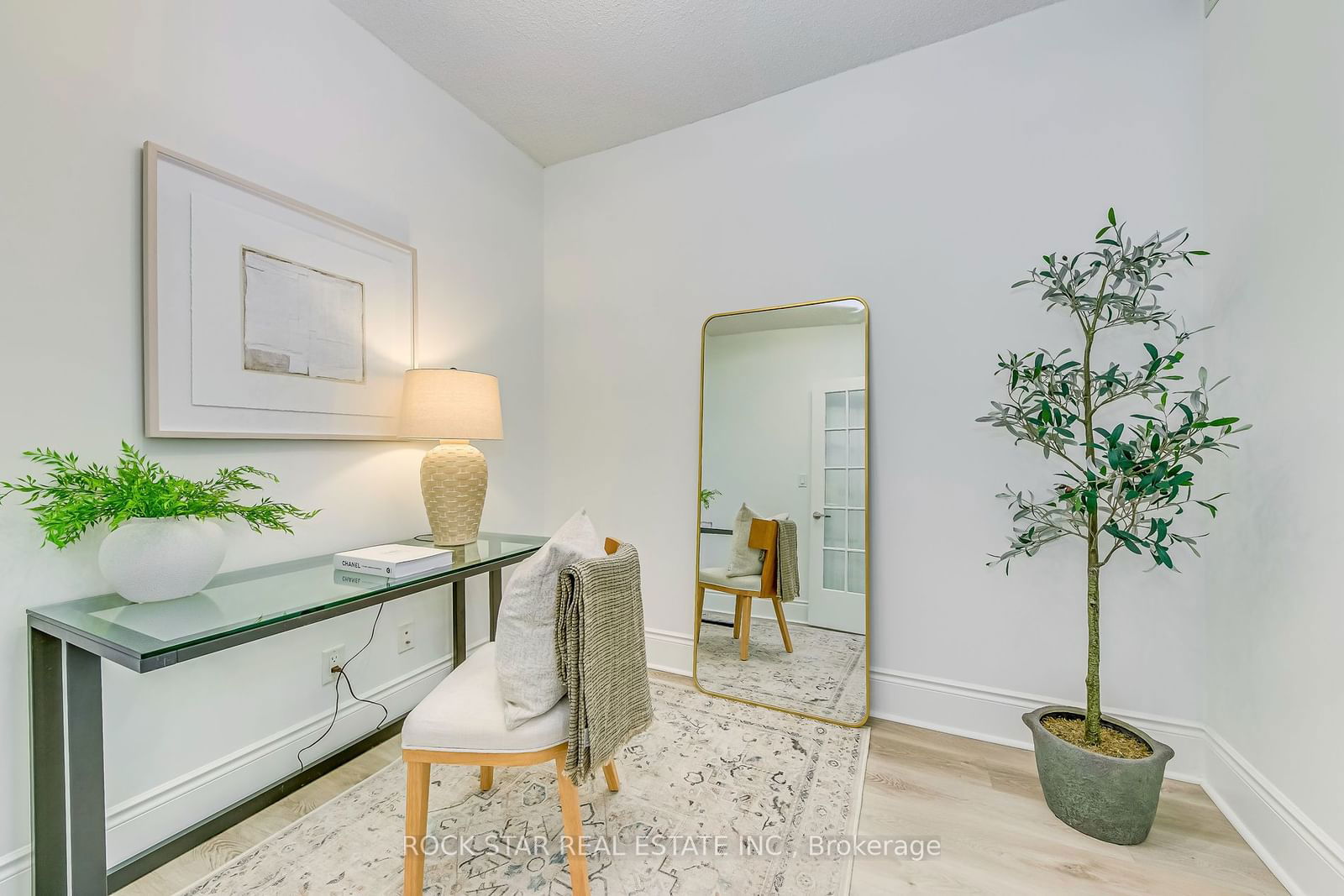 3880 Duke Of York Blvd, unit 2701 for sale - image #18