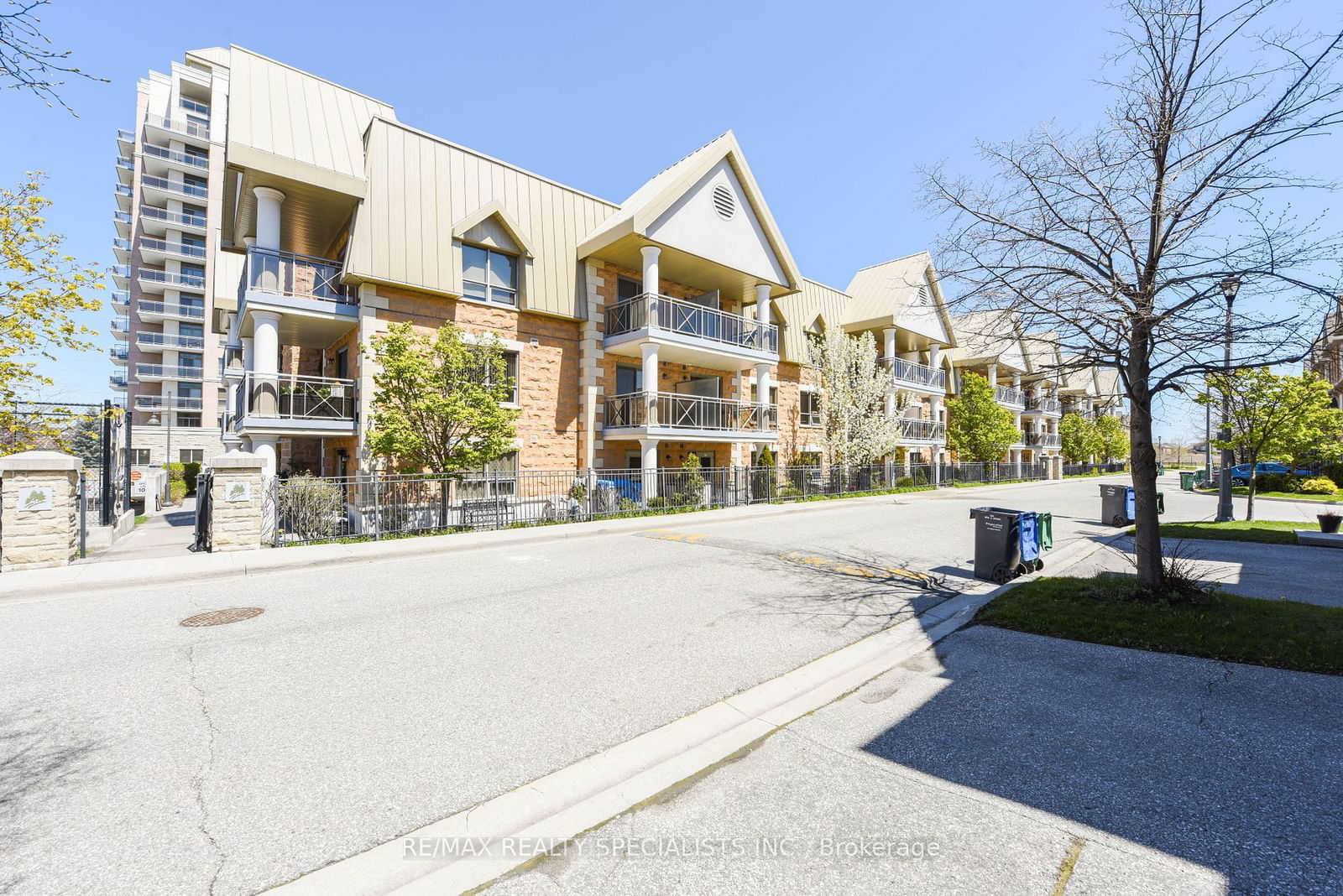 830 SCOLLARD Crt, unit 216 for sale - image #3