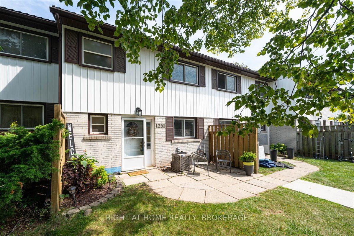 1251 Redbank Cres for sale 