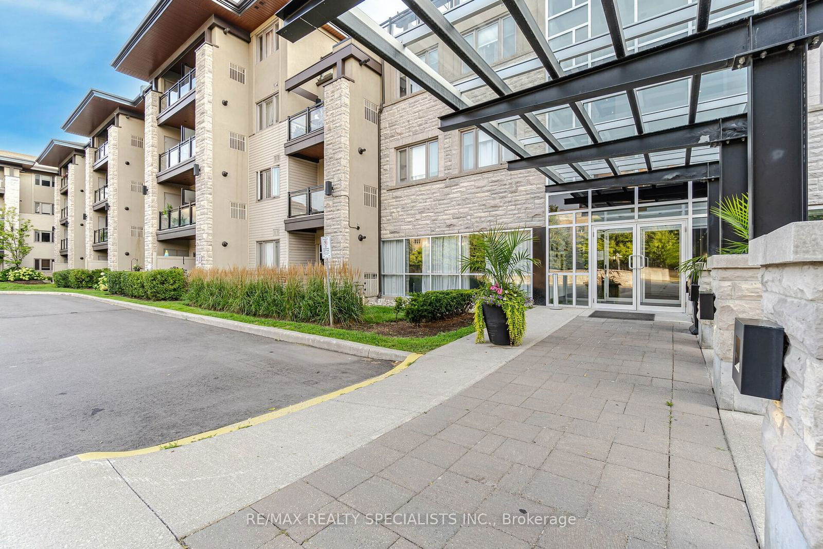 570 Lolita Gardens, unit 319 for sale - image #2