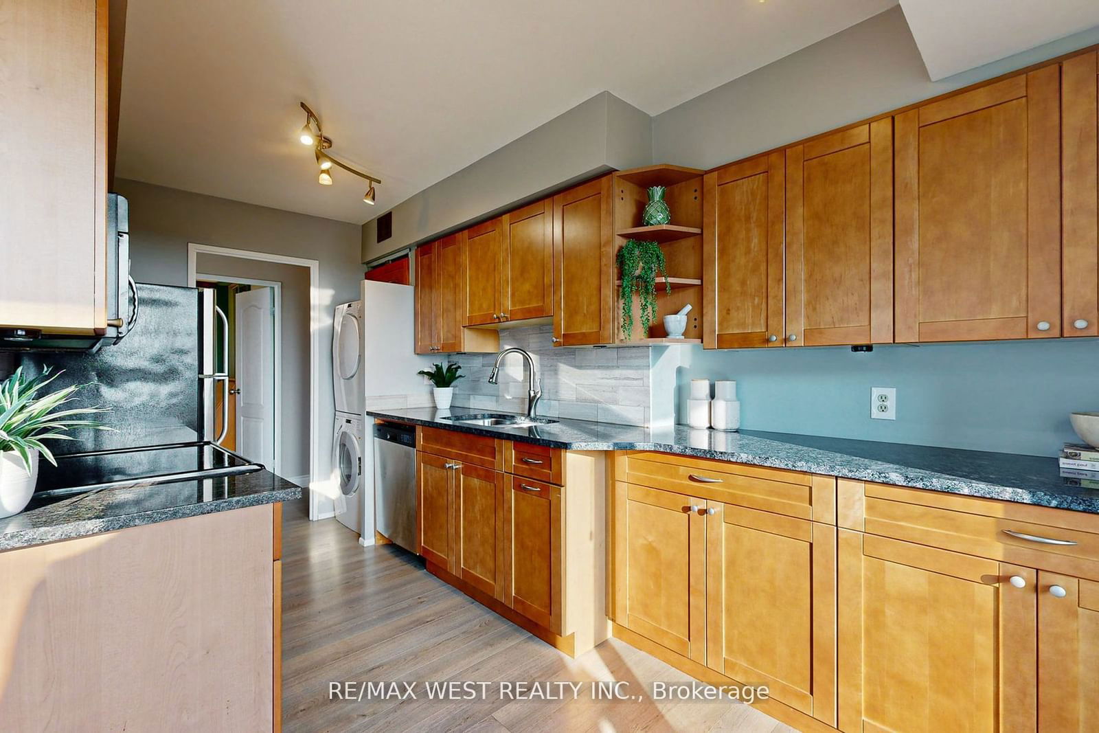 50 Quebec Ave, unit 708 for sale - image #13