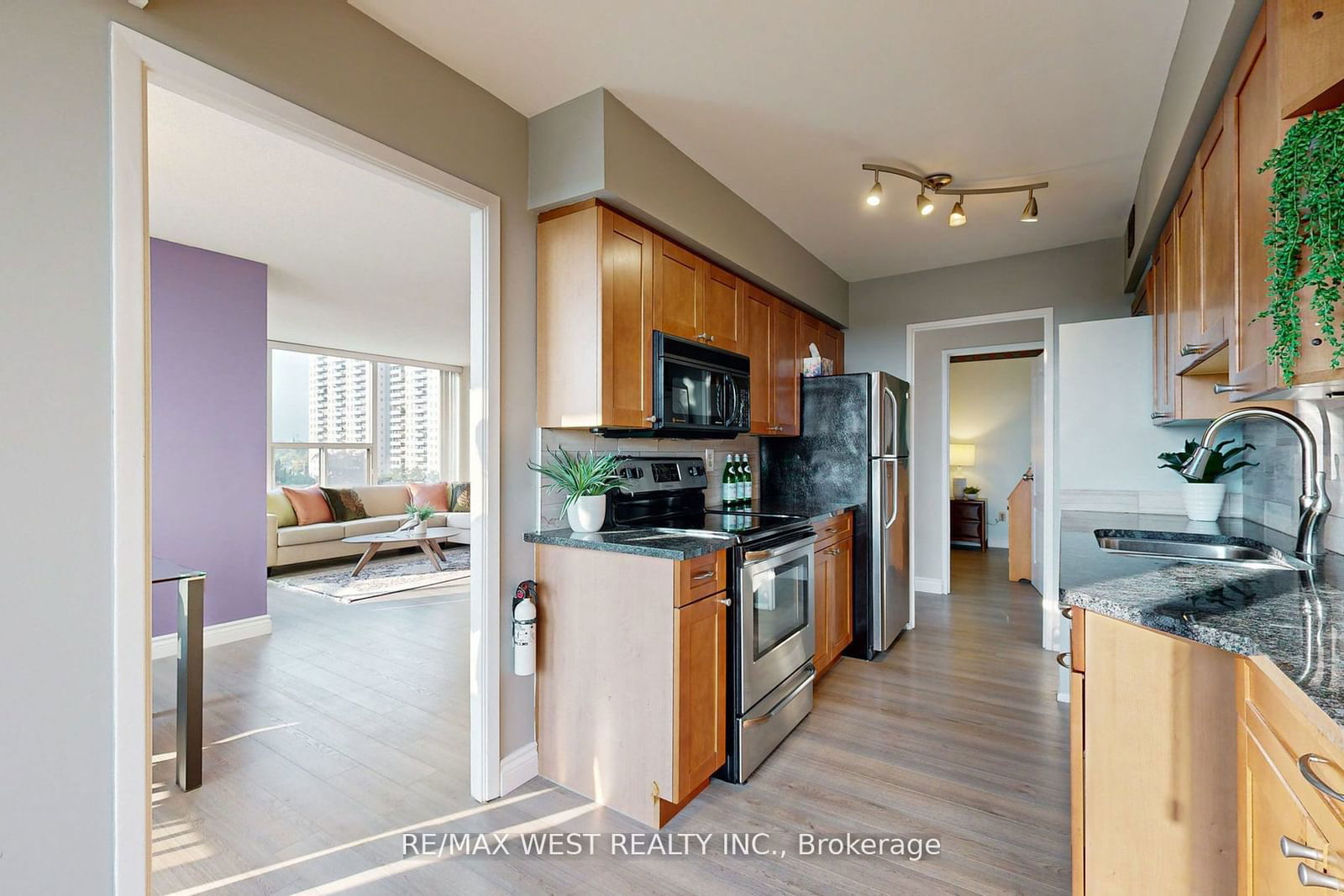 50 Quebec Ave, unit 708 for sale - image #16